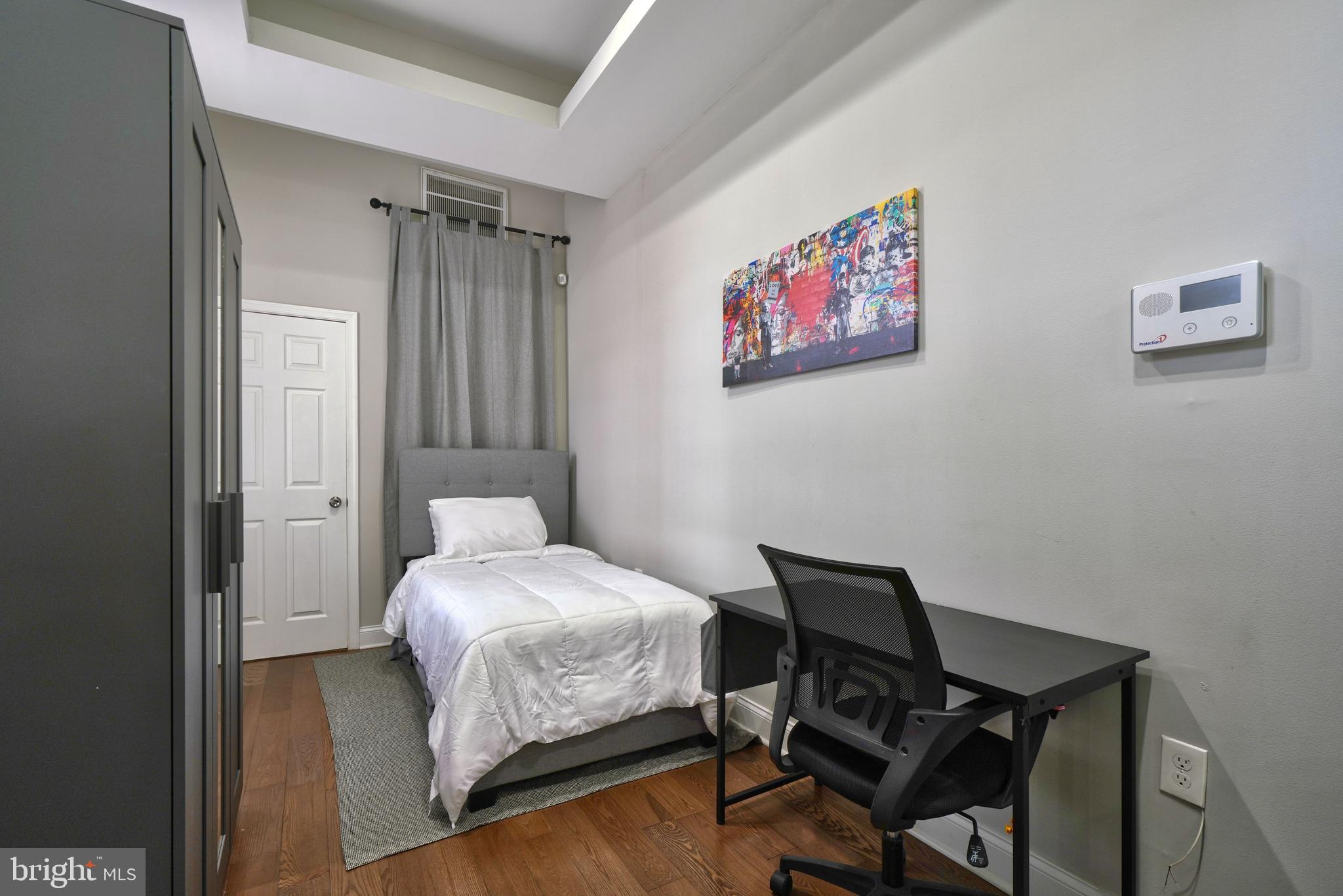 BROADWAY EAST - Residential