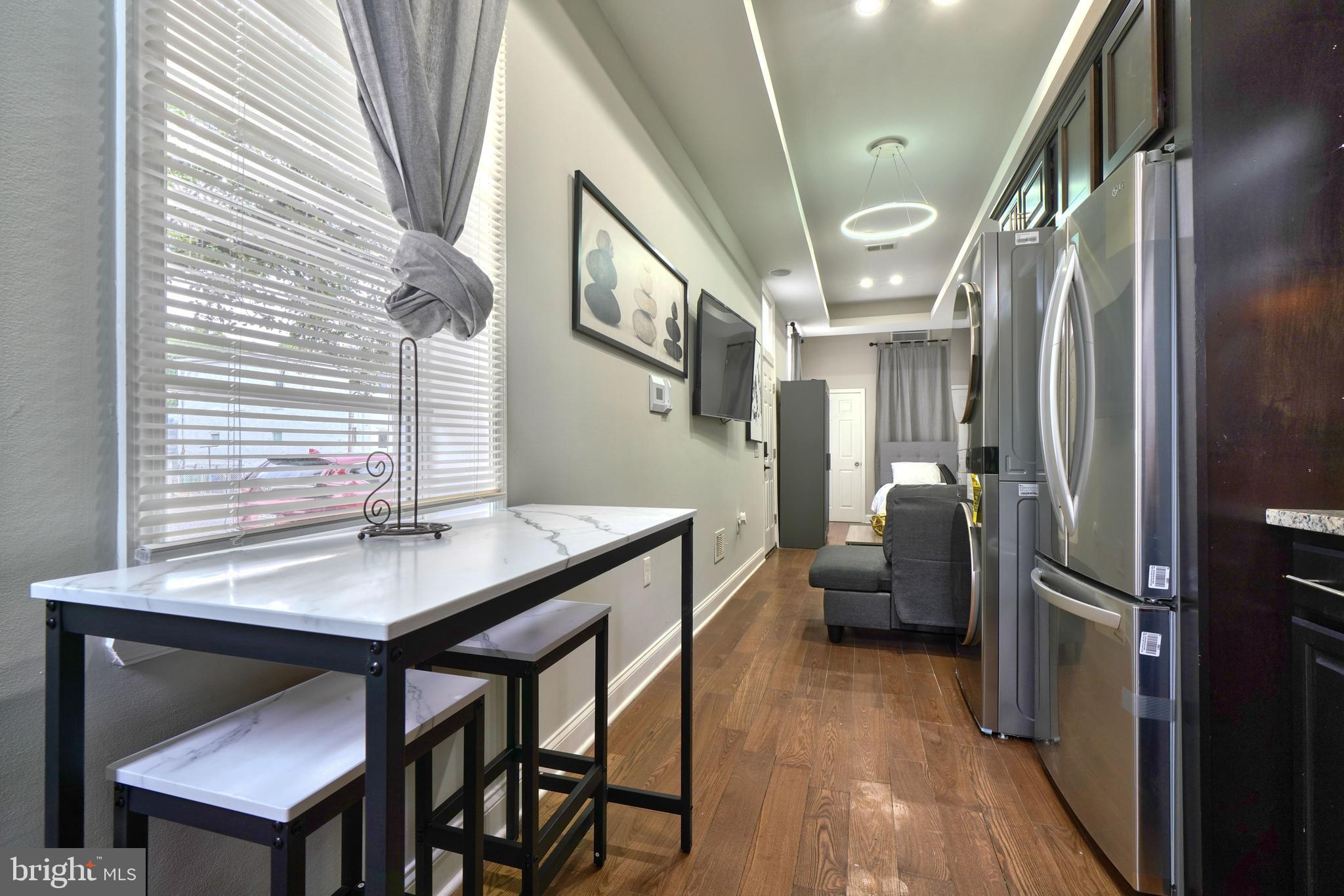 BROADWAY EAST - Residential