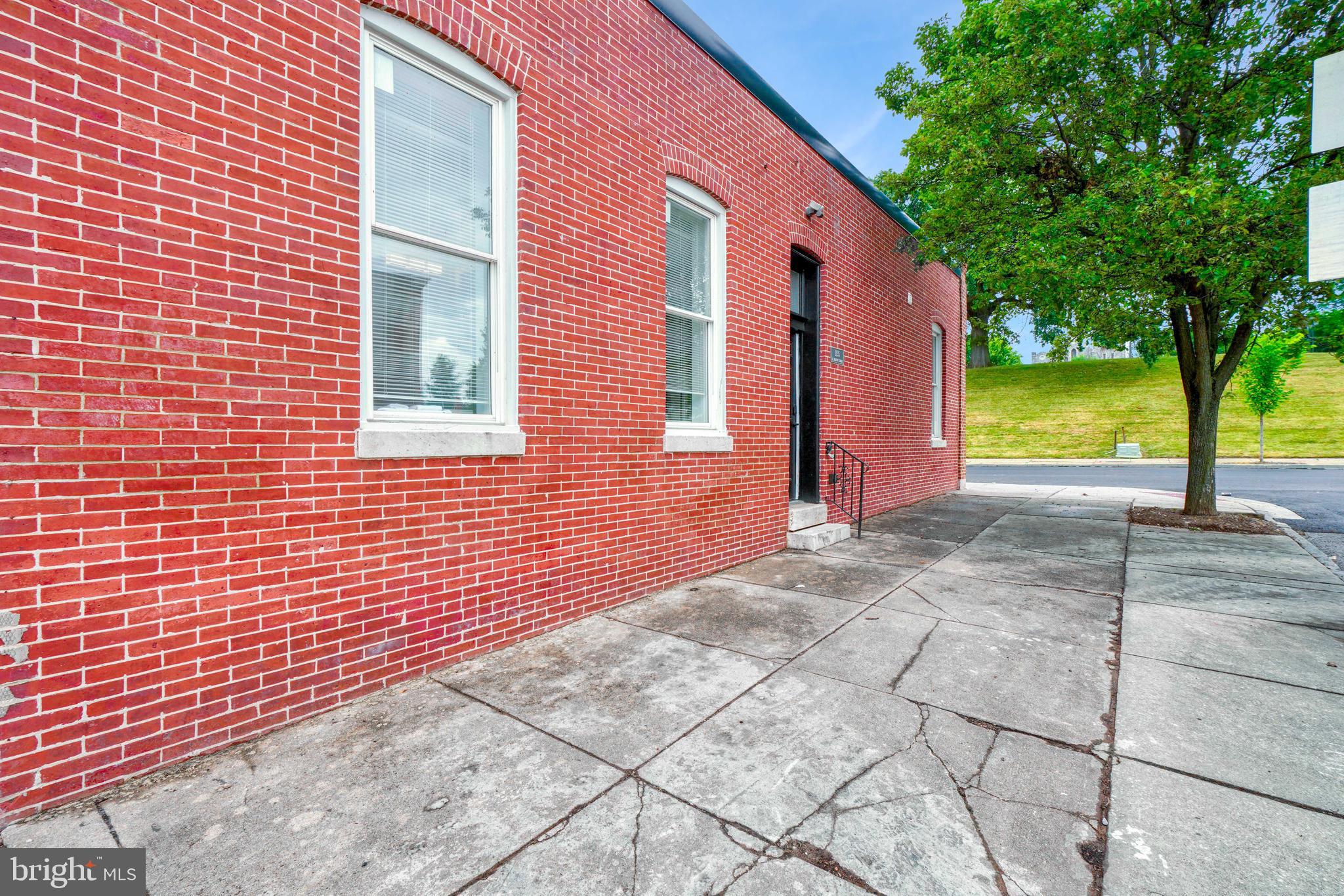 BROADWAY EAST - Residential