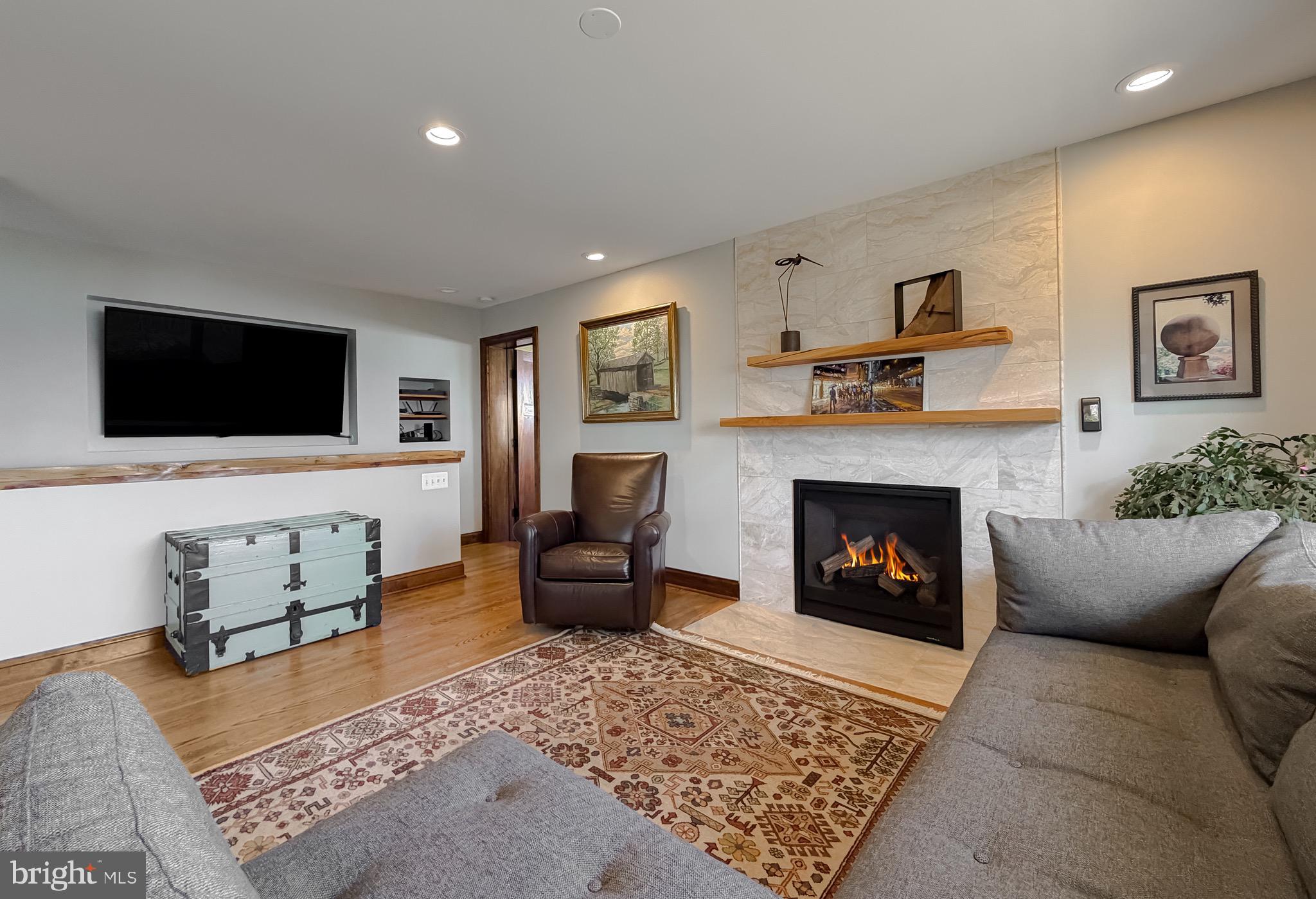 LONG BEACH - Residential