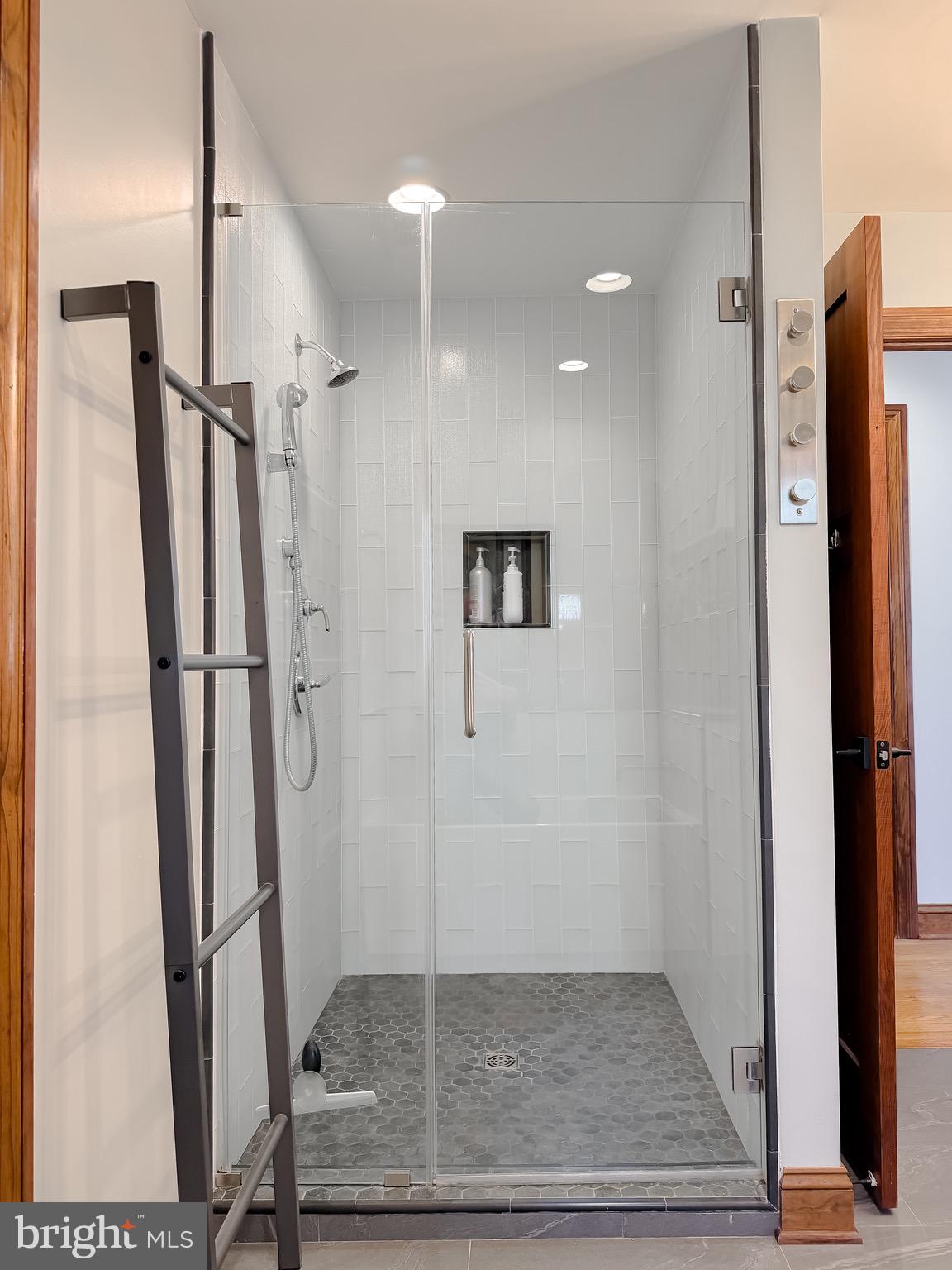 LONG BEACH - Residential