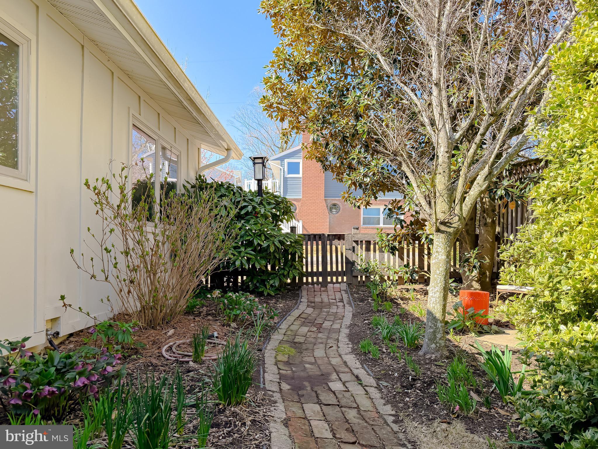 LONG BEACH - Residential