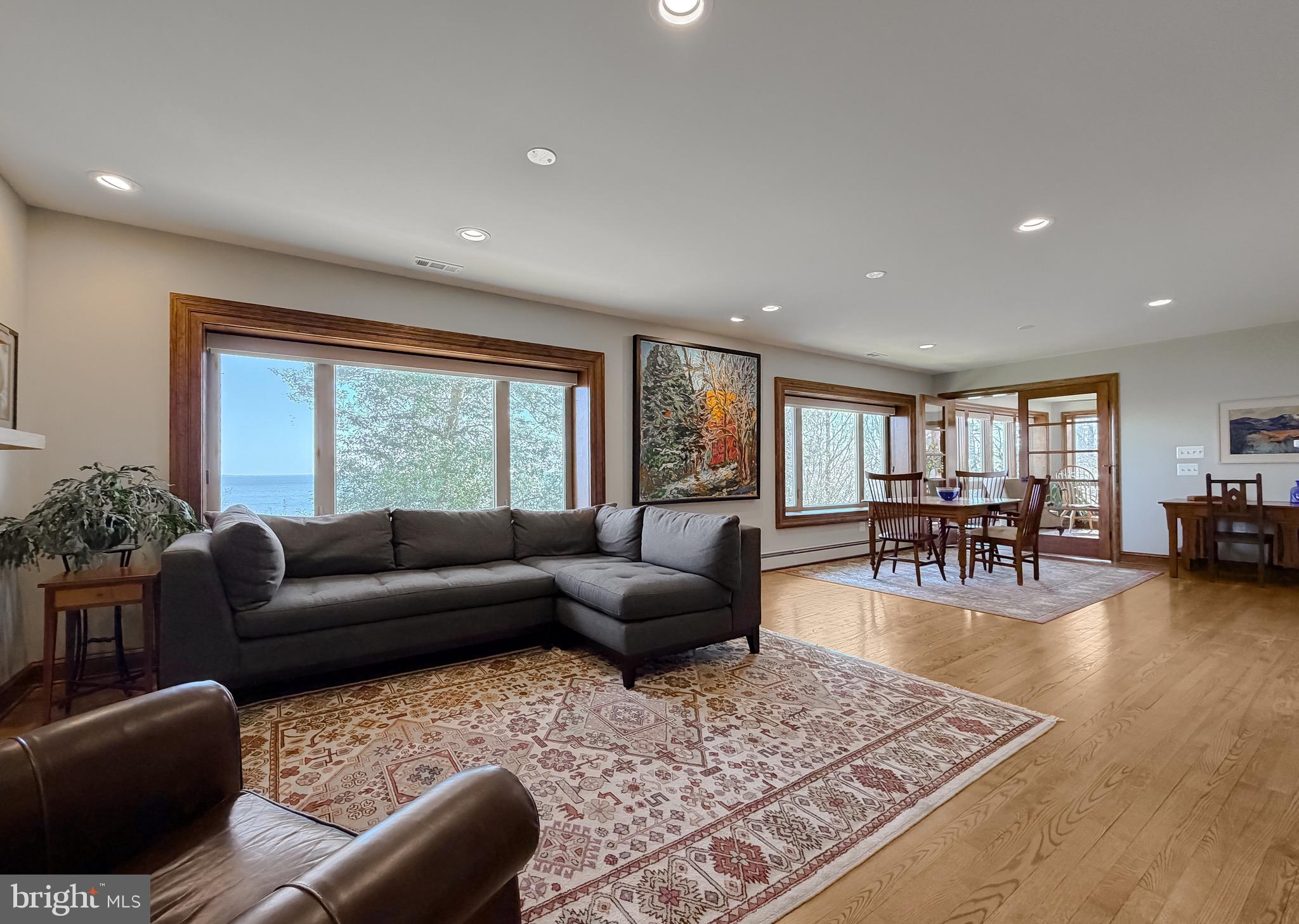 LONG BEACH - Residential