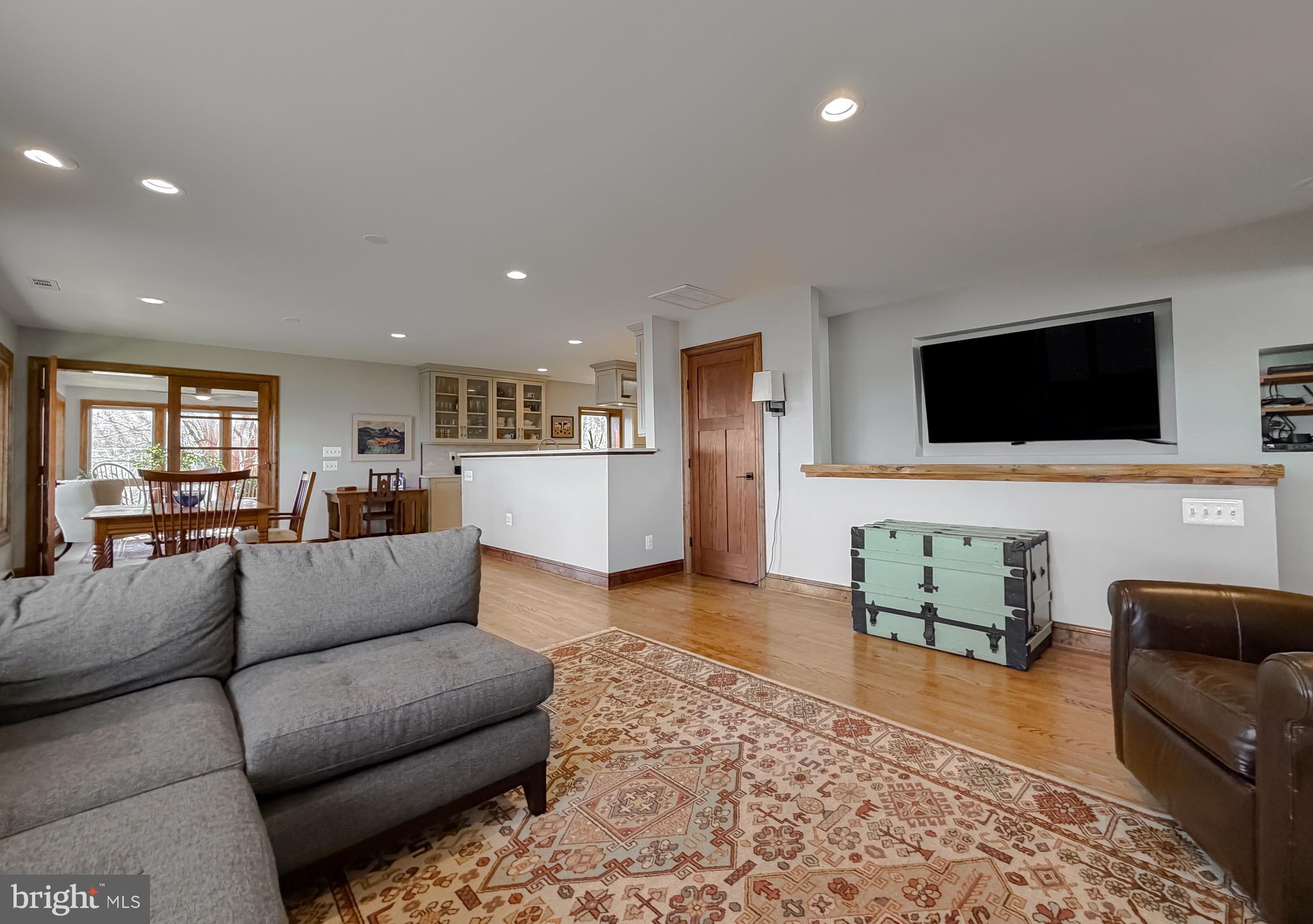 LONG BEACH - Residential