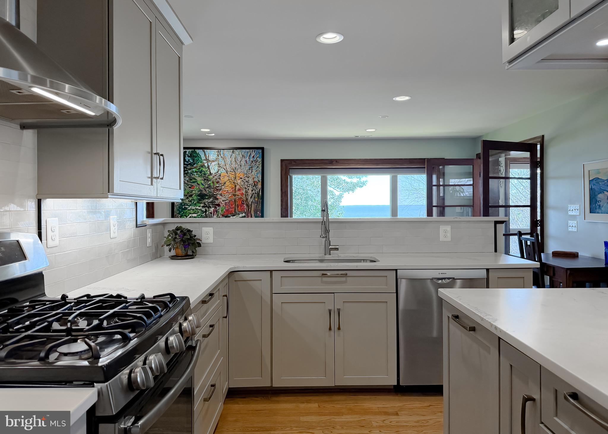 LONG BEACH - Residential