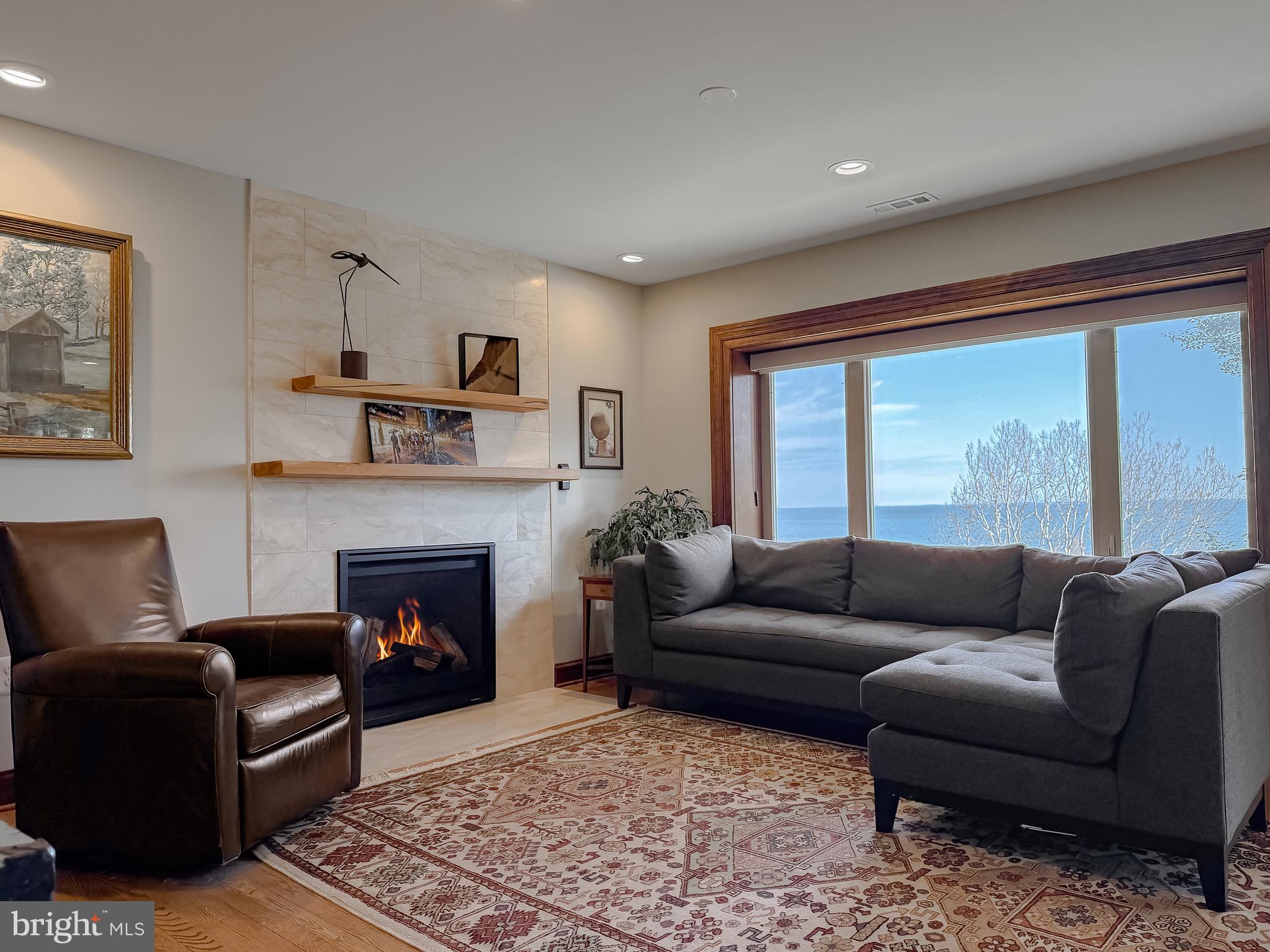 LONG BEACH - Residential