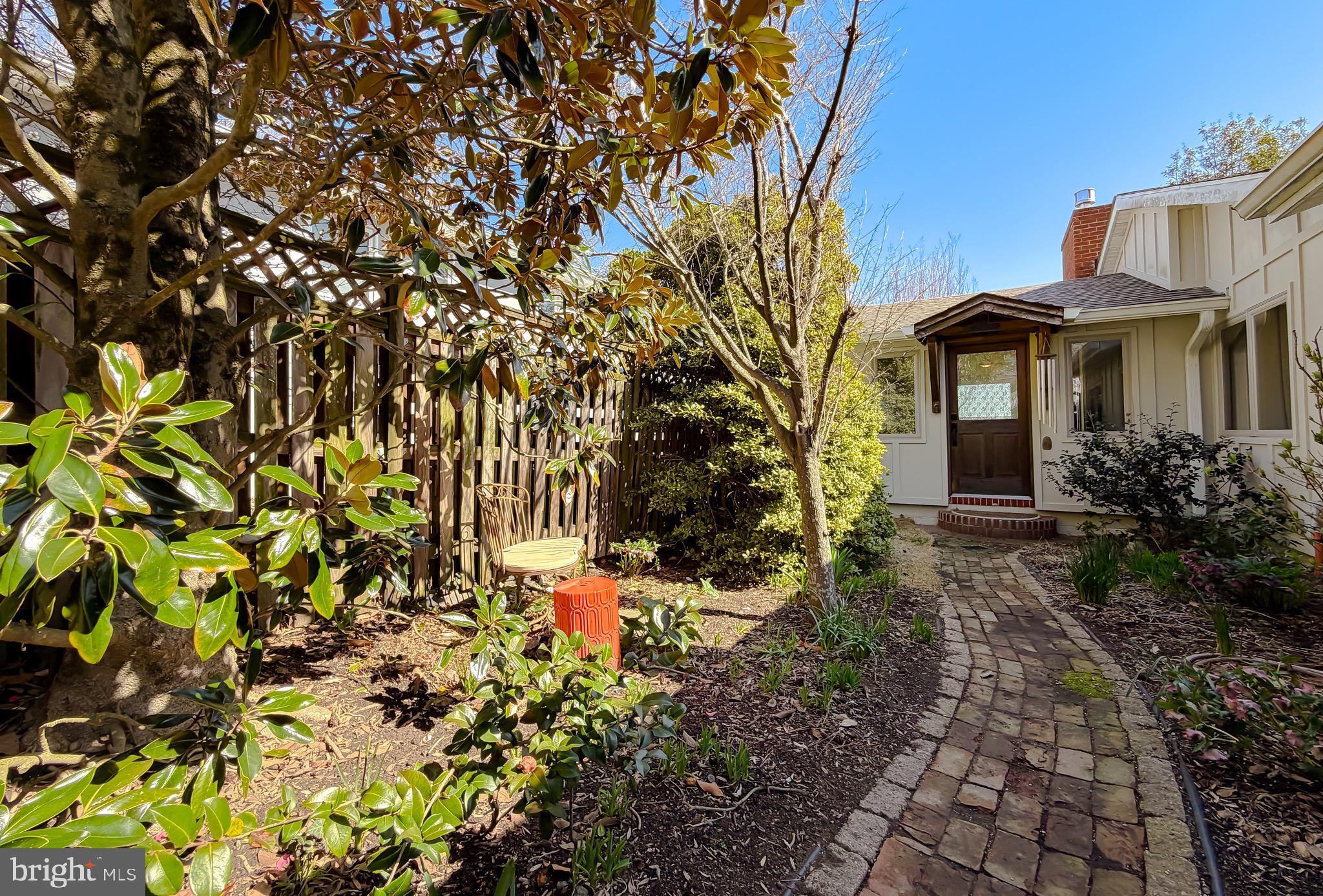 LONG BEACH - Residential