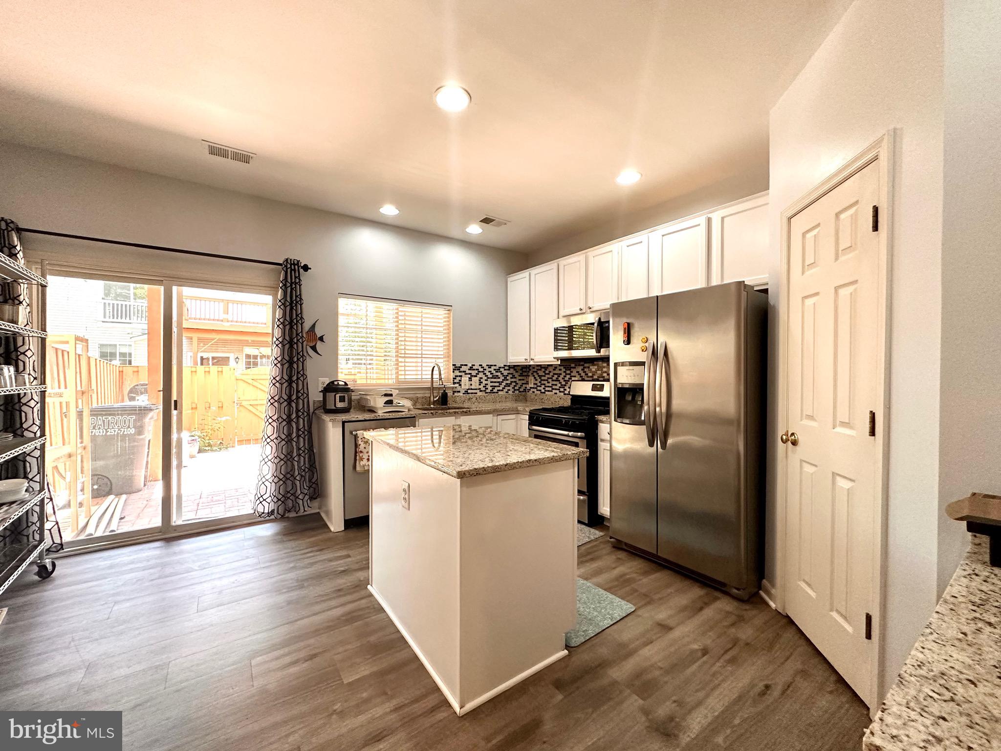 MCNAIR FARMS LANDBAY - Residential Lease