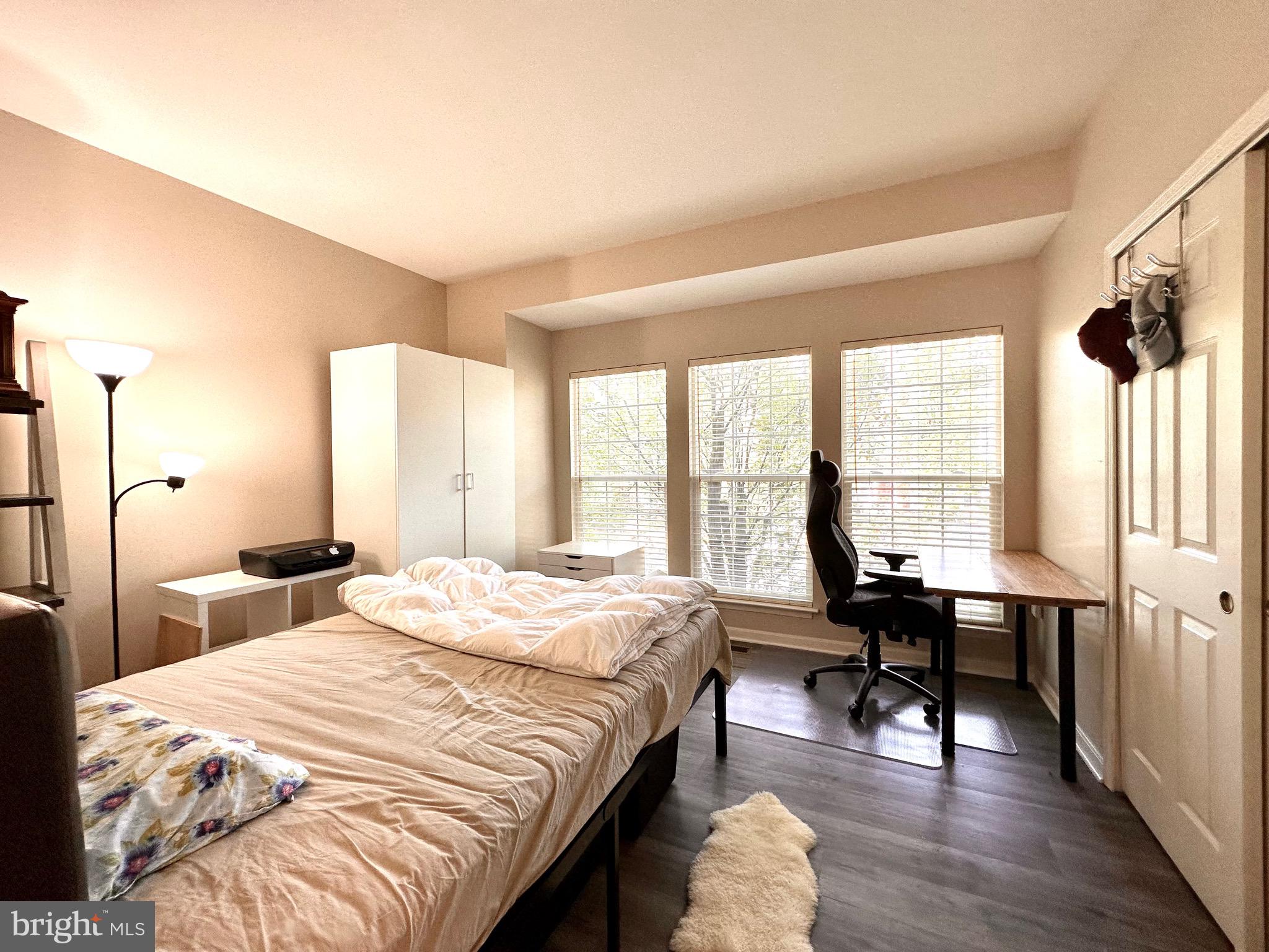 MCNAIR FARMS LANDBAY - Residential Lease