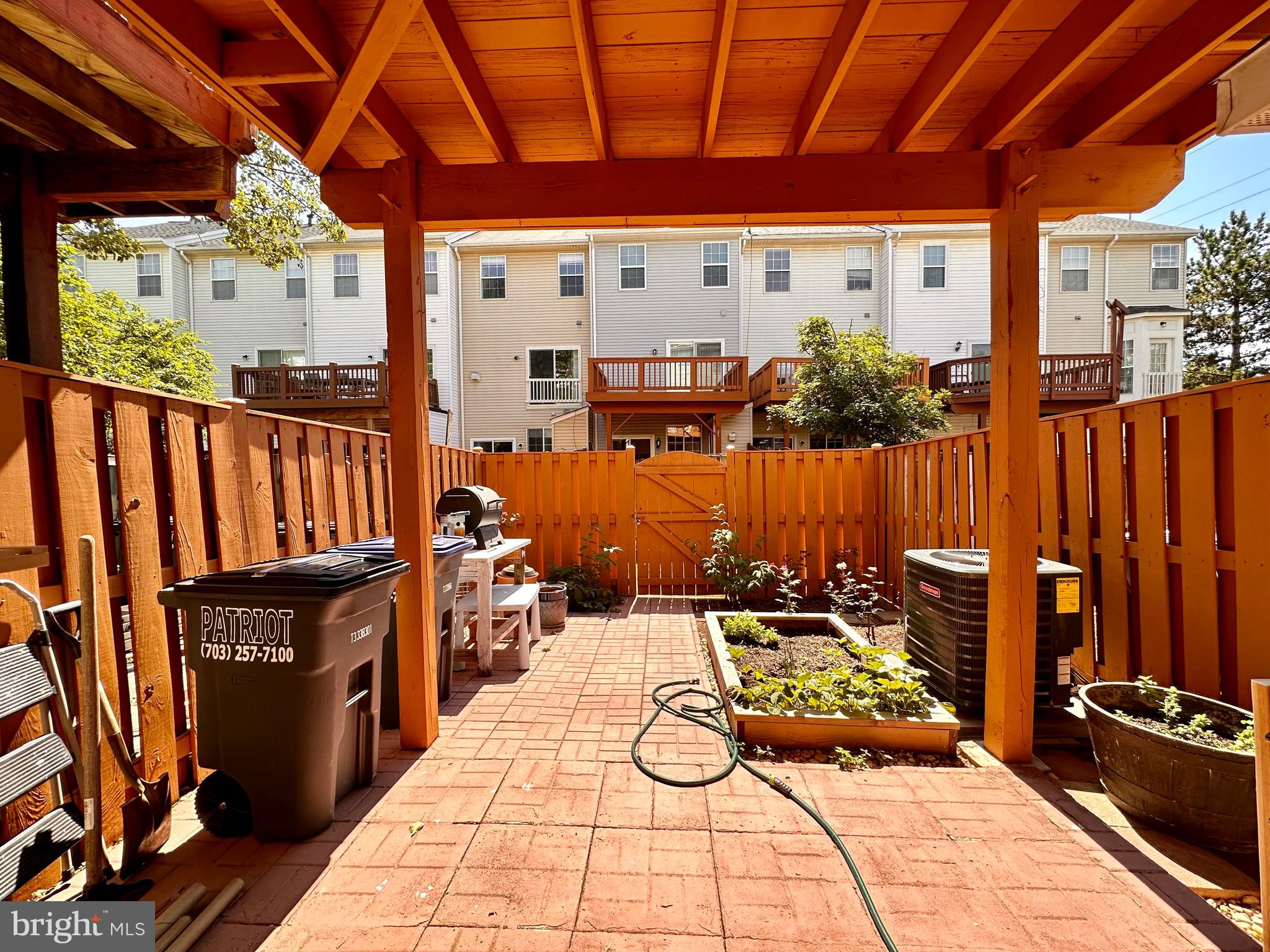 MCNAIR FARMS LANDBAY - Residential Lease