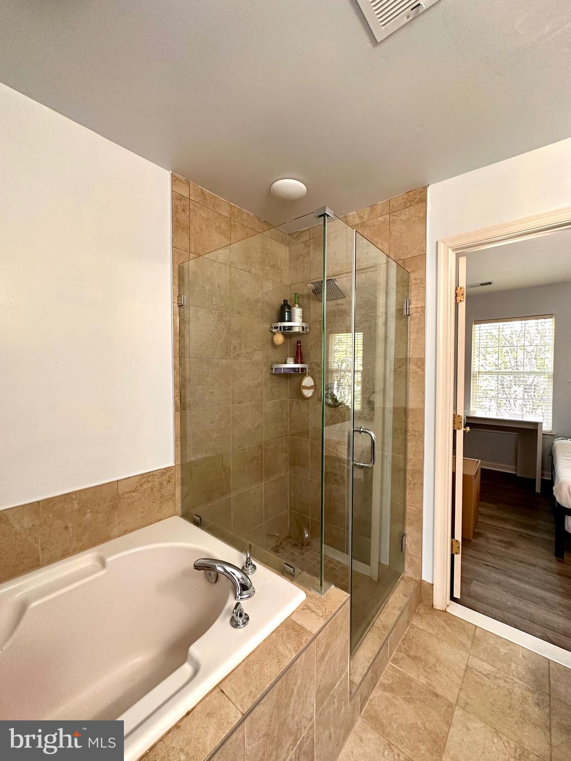 MCNAIR FARMS LANDBAY - Residential Lease