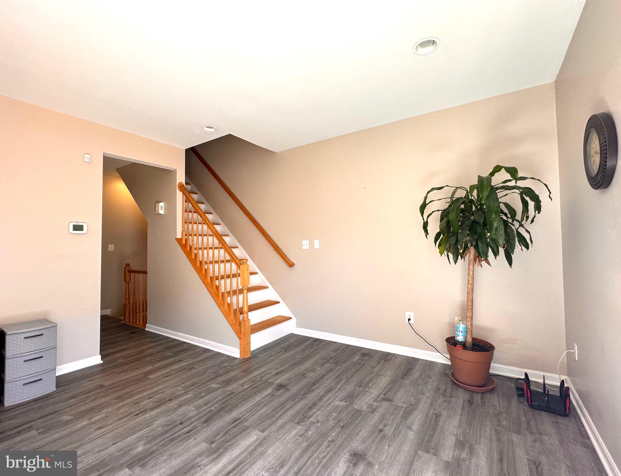 MCNAIR FARMS LANDBAY - Residential Lease