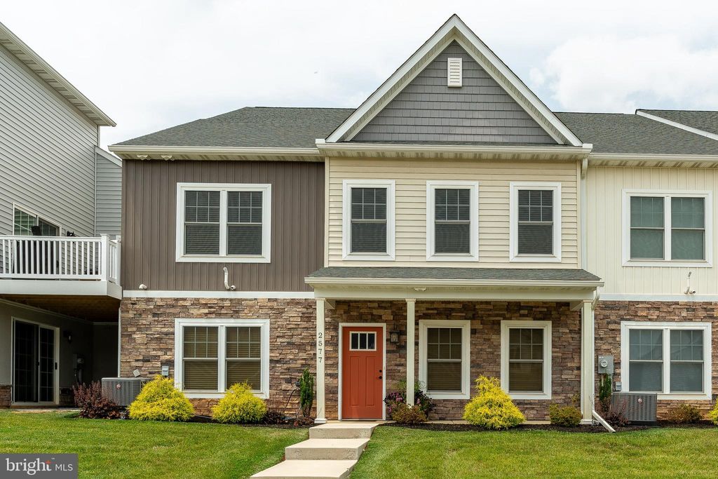 Photo of 2577 CAMAS LN, EAST PETERSBURG, PA 17520 (MLS # PALA2036592)