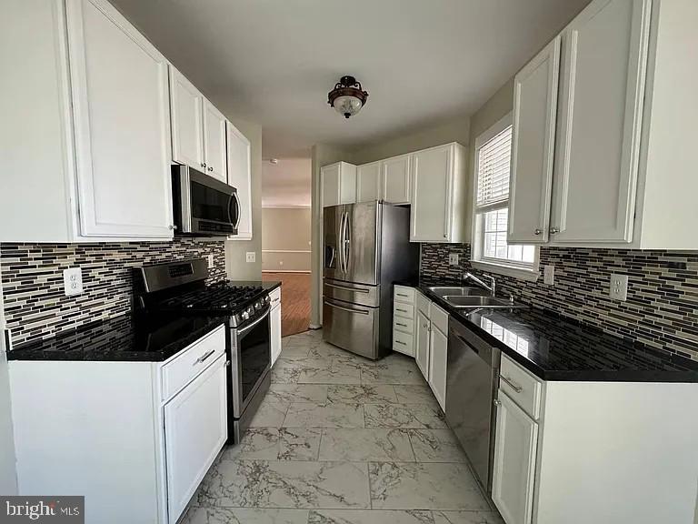 6572 CREEK RUN DRIVE