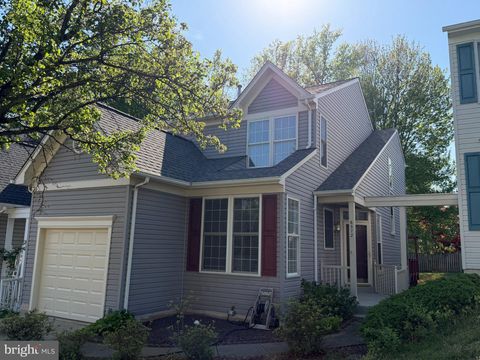 Photo of 6572 Creek Run Drive, CENTREVILLE, VA 20121 (MLS # VAFX2302814)