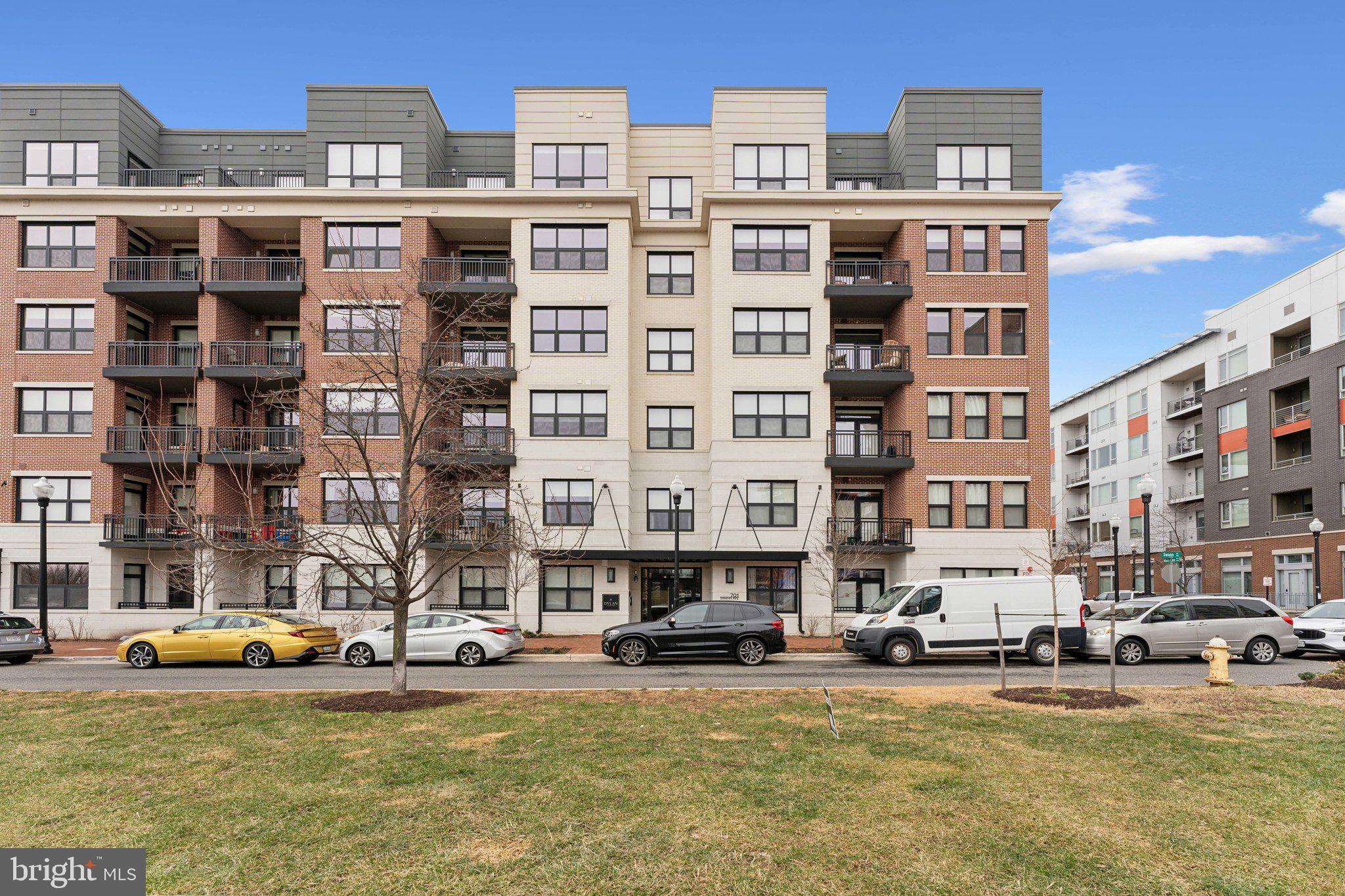 701 SWANN AVENUE 402
