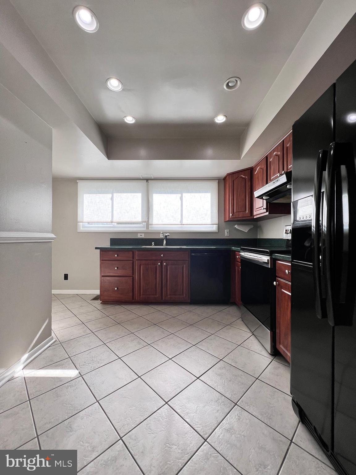 VILLAGE OF WILDE LAKE - Residential Lease