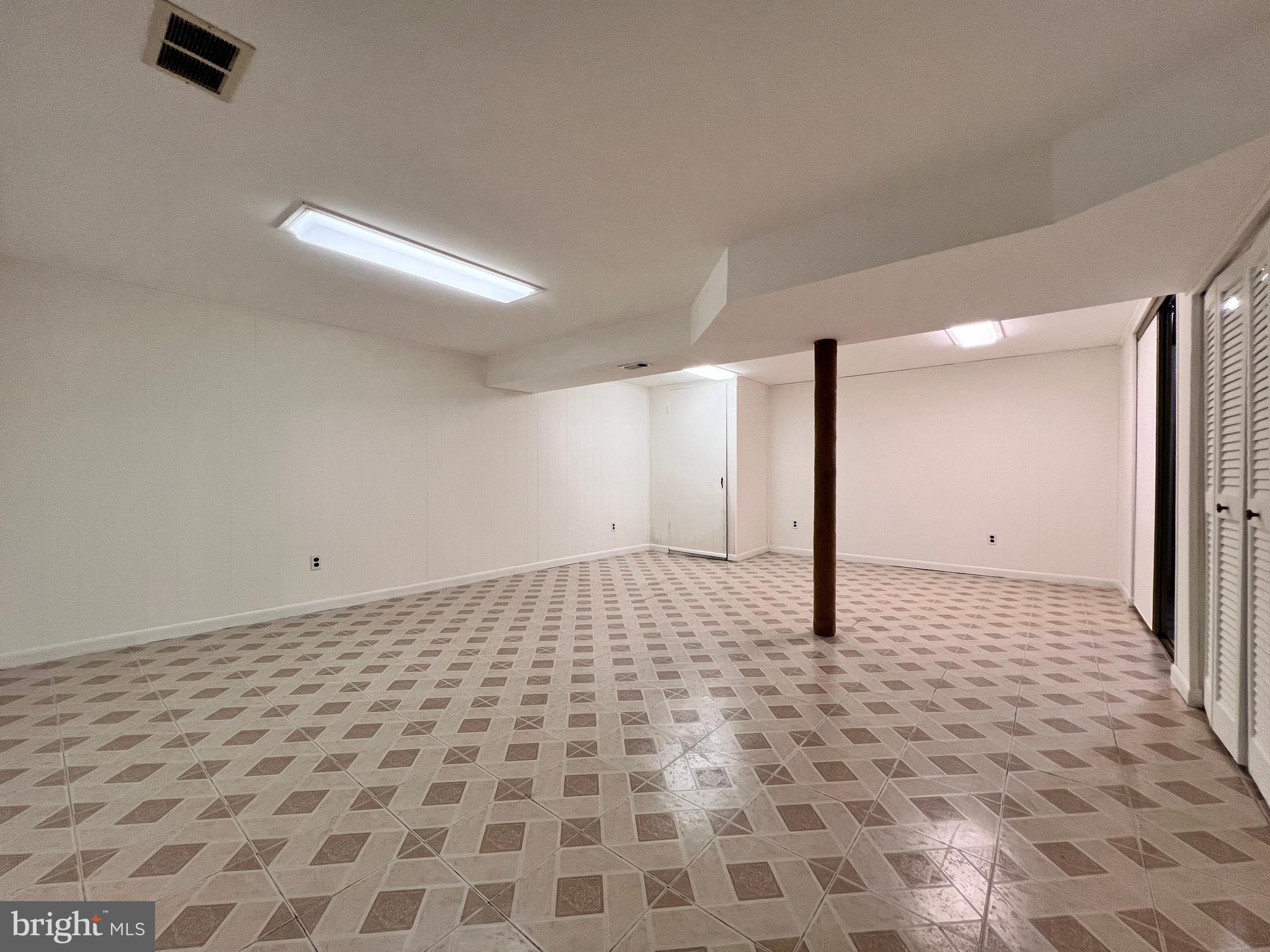 VILLAGE OF WILDE LAKE - Residential Lease