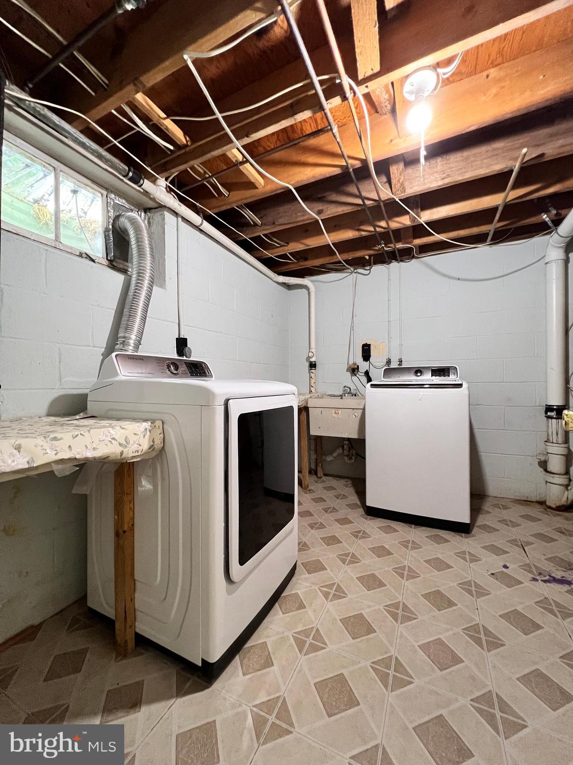 VILLAGE OF WILDE LAKE - Residential Lease