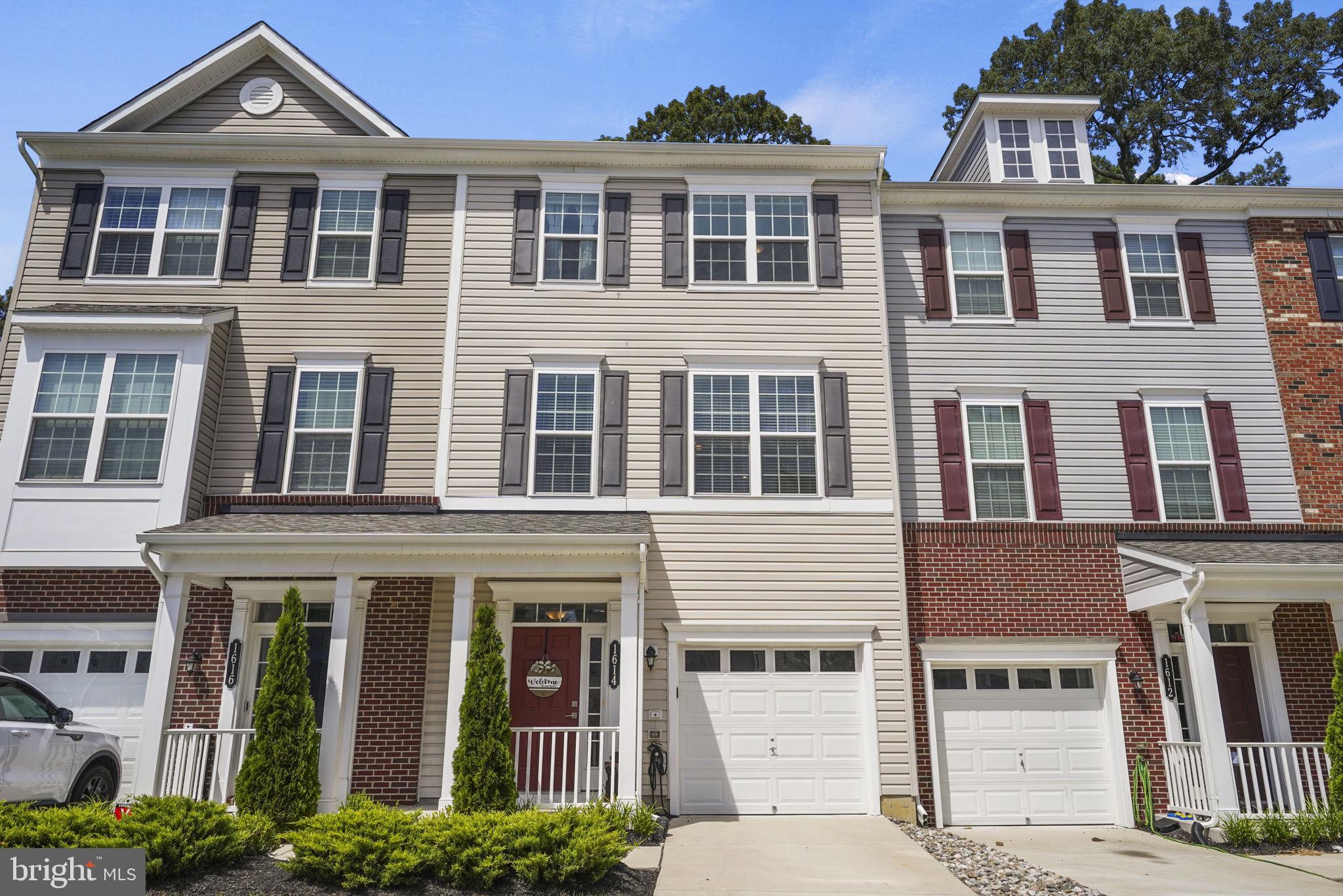 FEATHERSTONE STATION - Residential