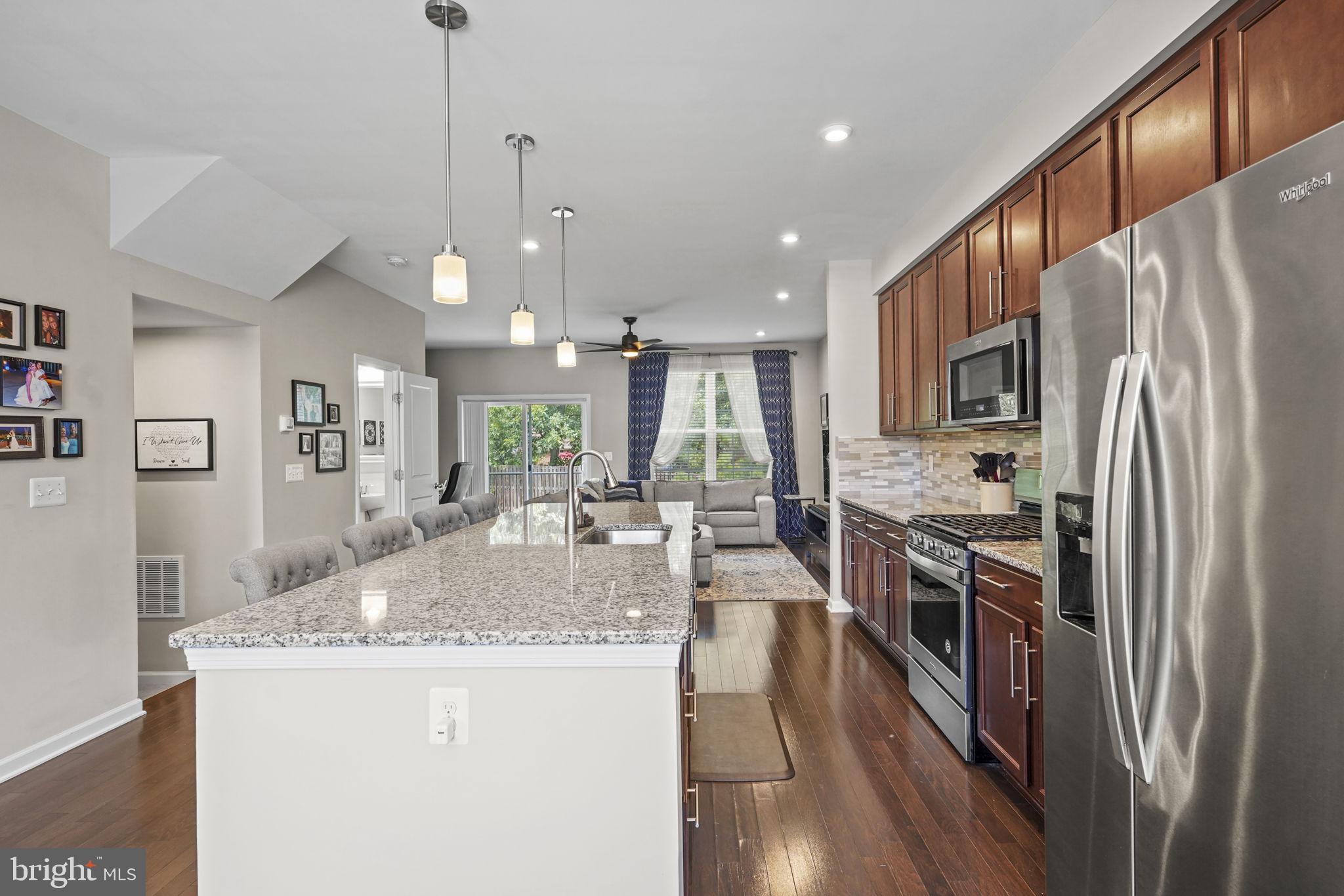 FEATHERSTONE STATION - Residential