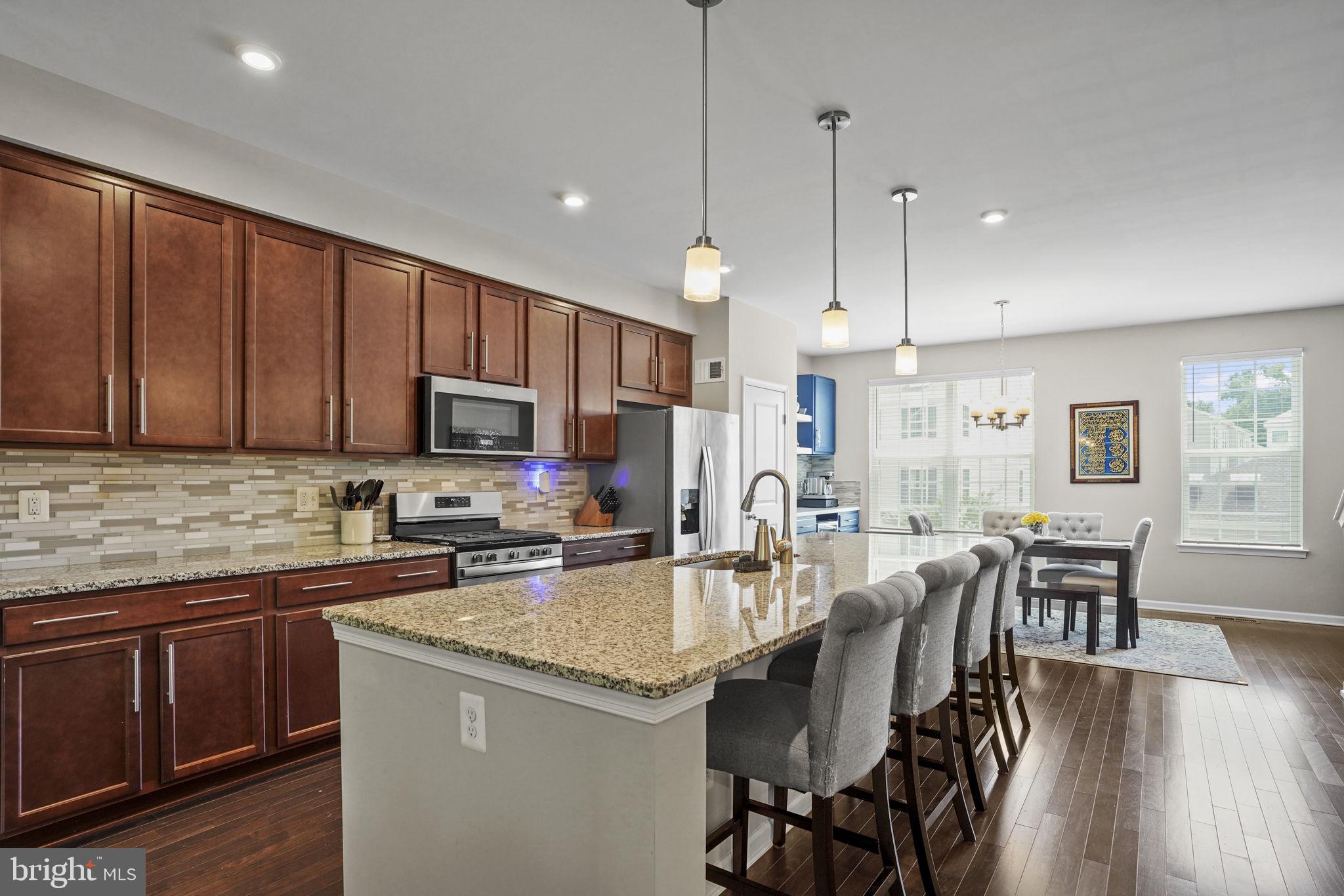 FEATHERSTONE STATION - Residential