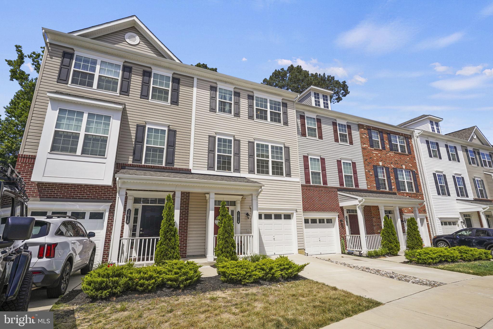FEATHERSTONE STATION - Residential