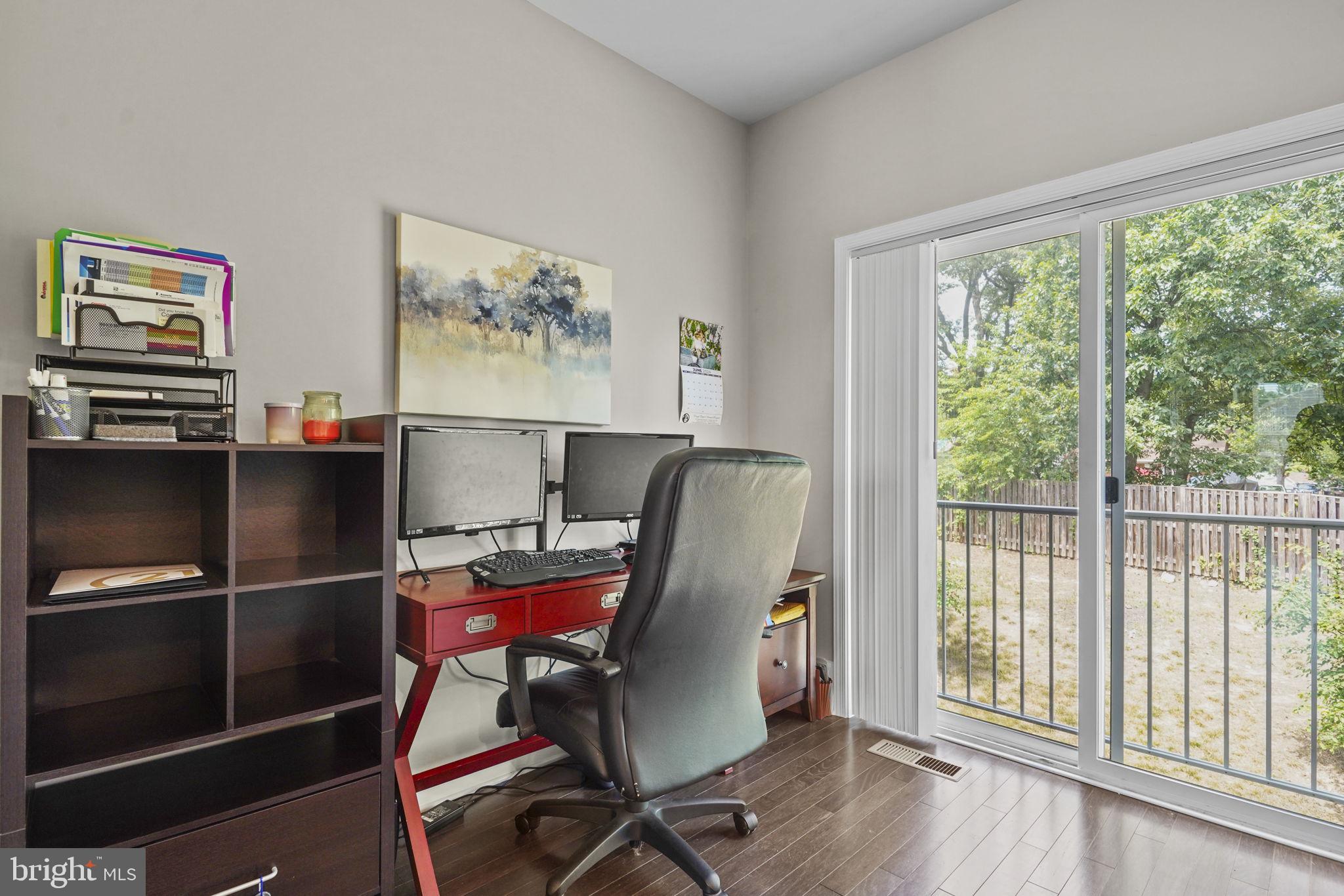 FEATHERSTONE STATION - Residential