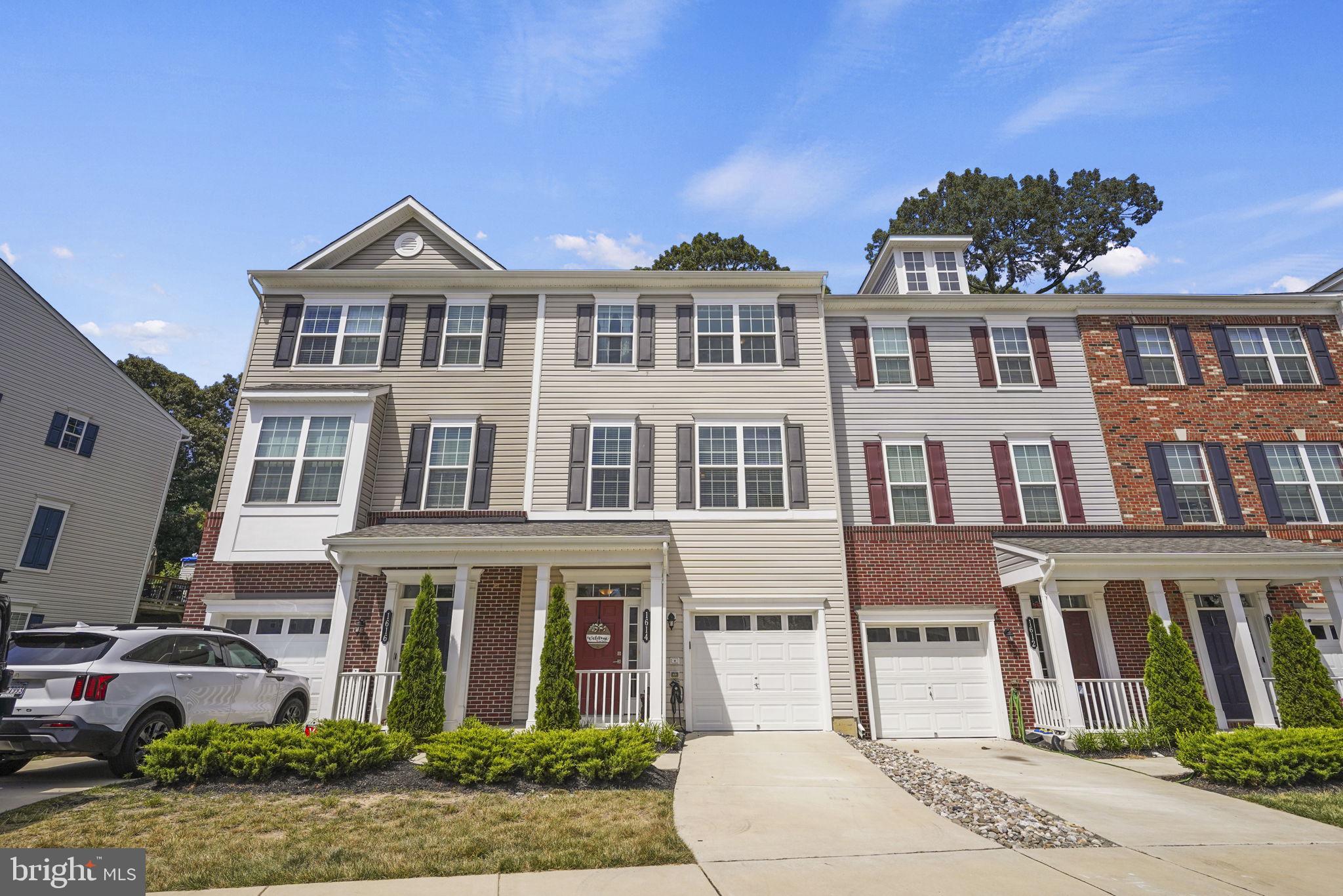 FEATHERSTONE STATION - Residential