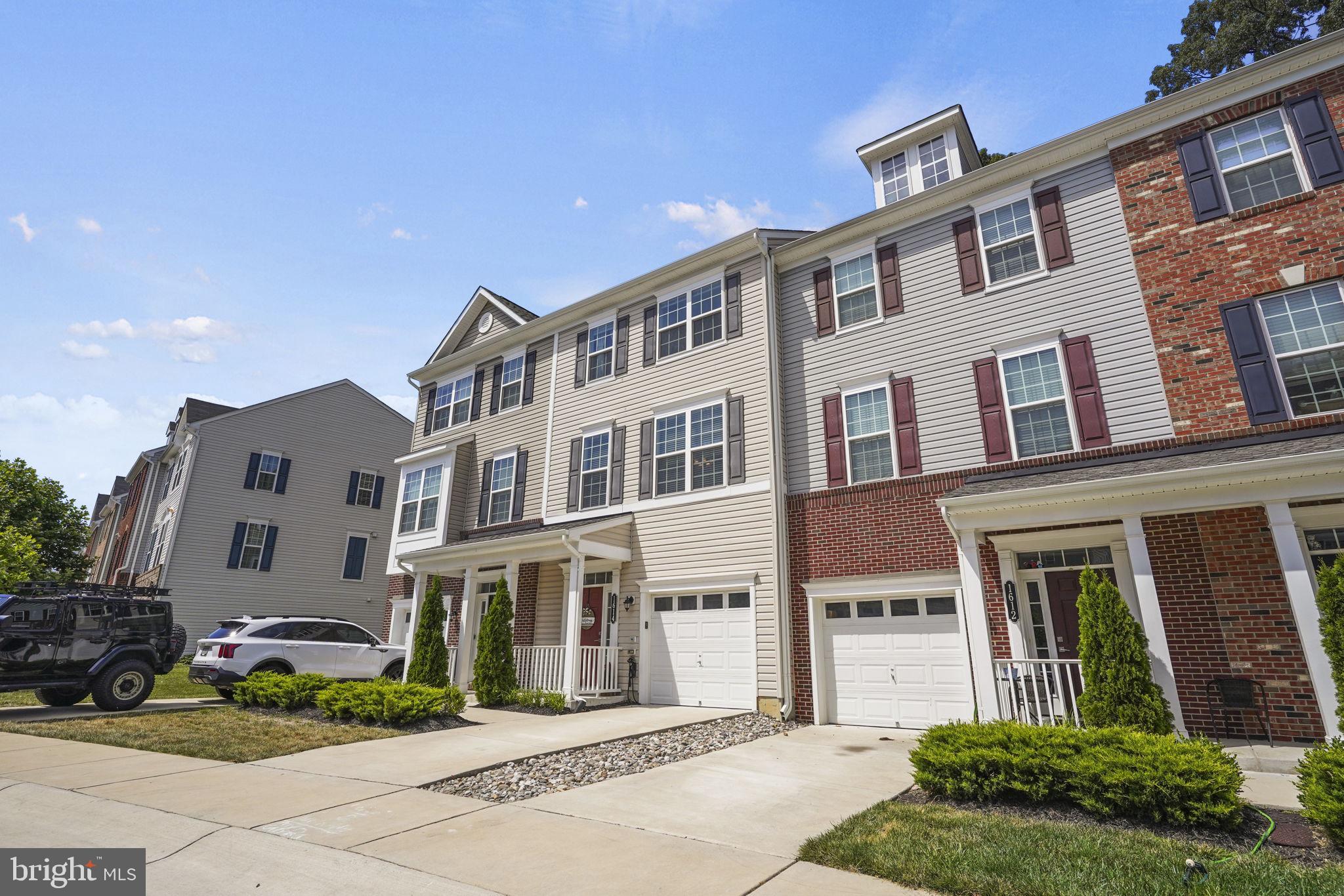 FEATHERSTONE STATION - Residential
