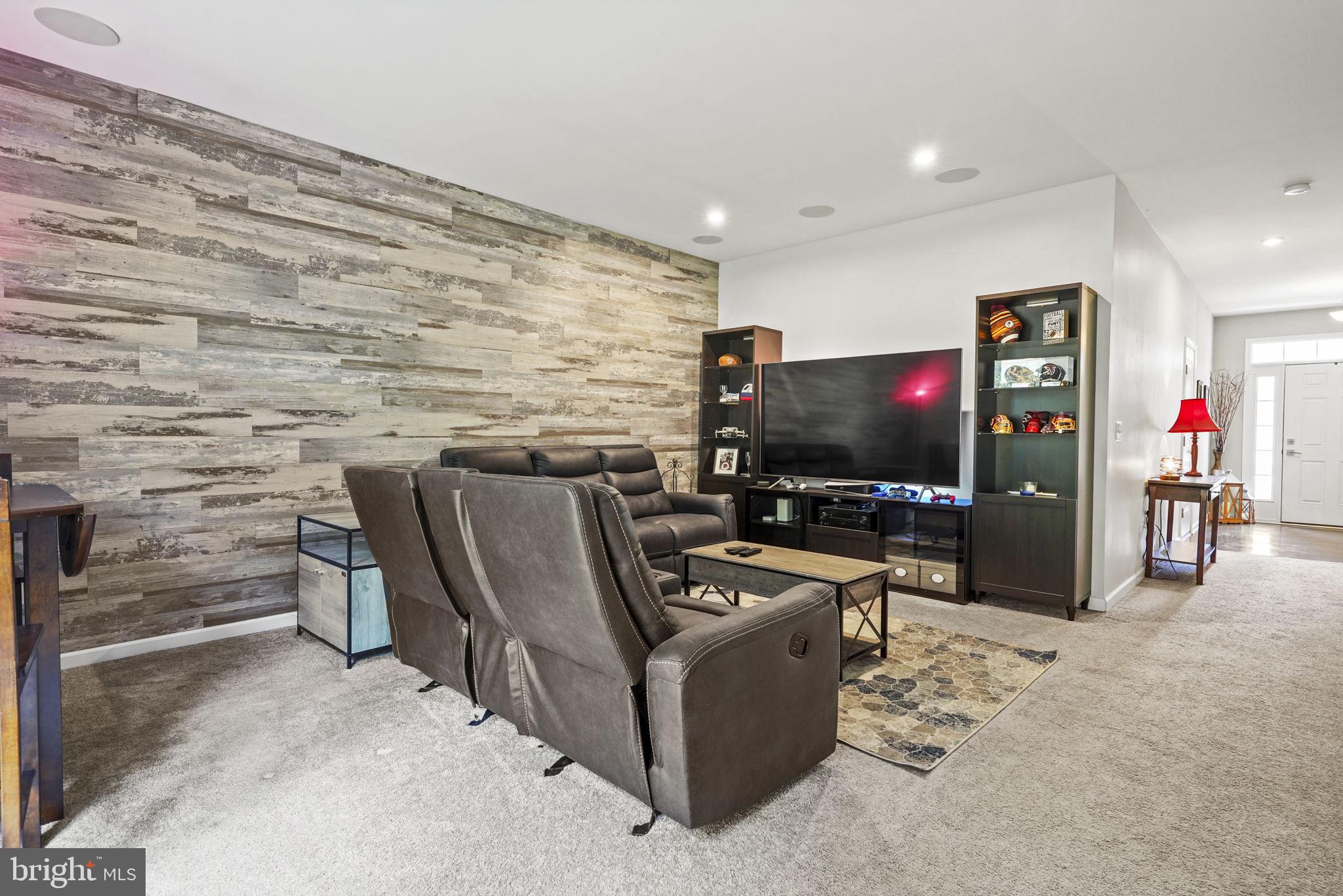 FEATHERSTONE STATION - Residential