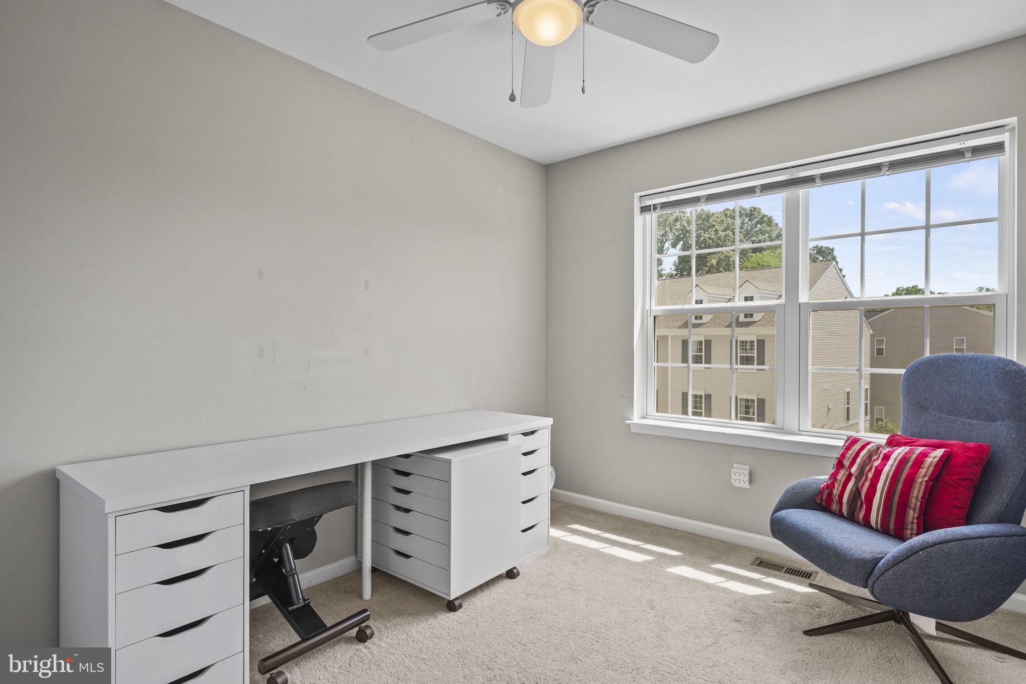 FEATHERSTONE STATION - Residential