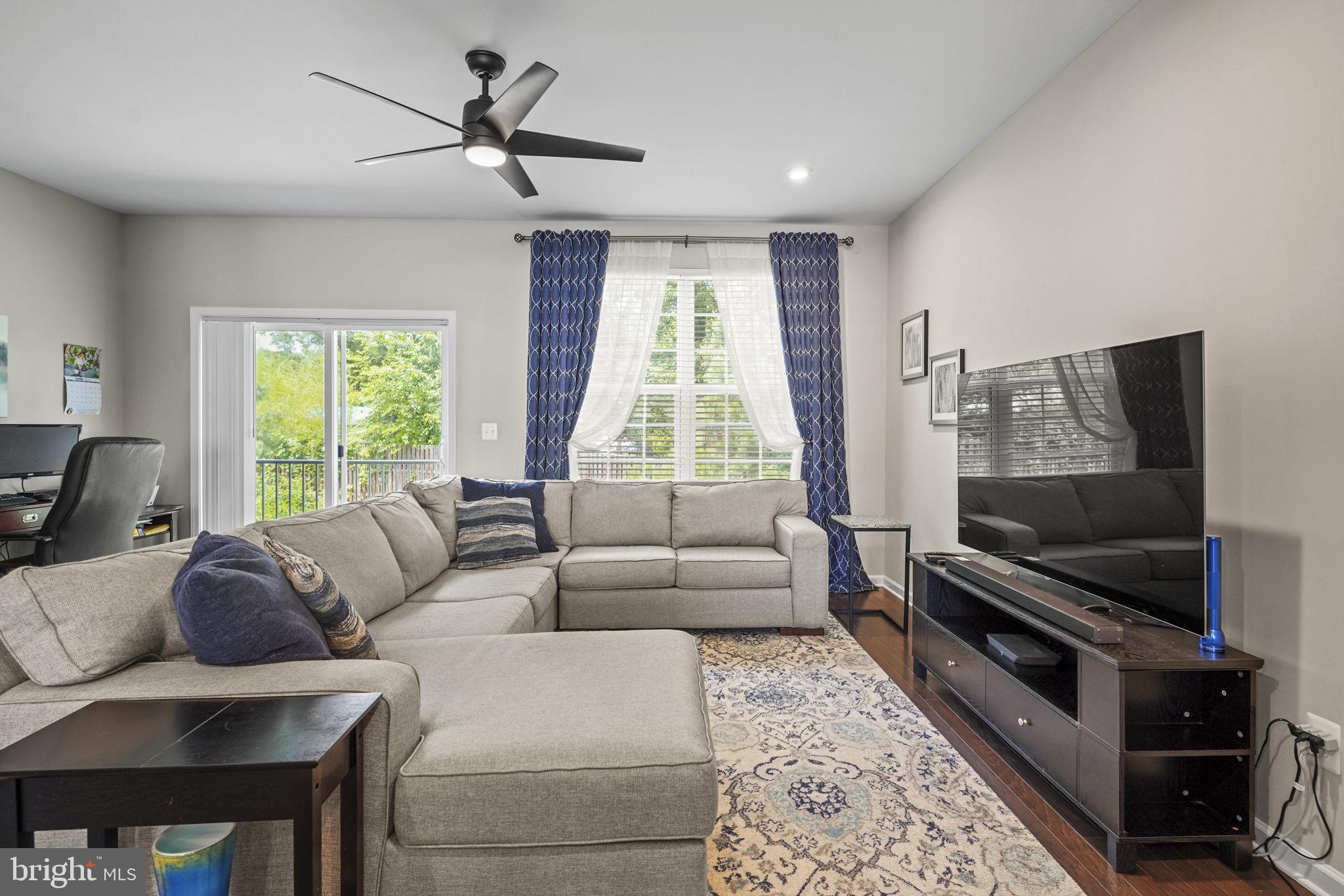 FEATHERSTONE STATION - Residential