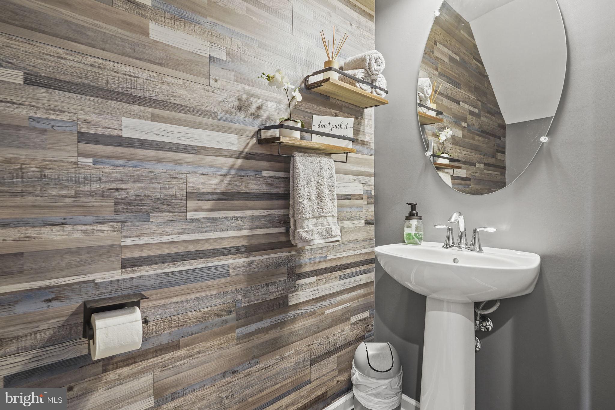 FEATHERSTONE STATION - Residential