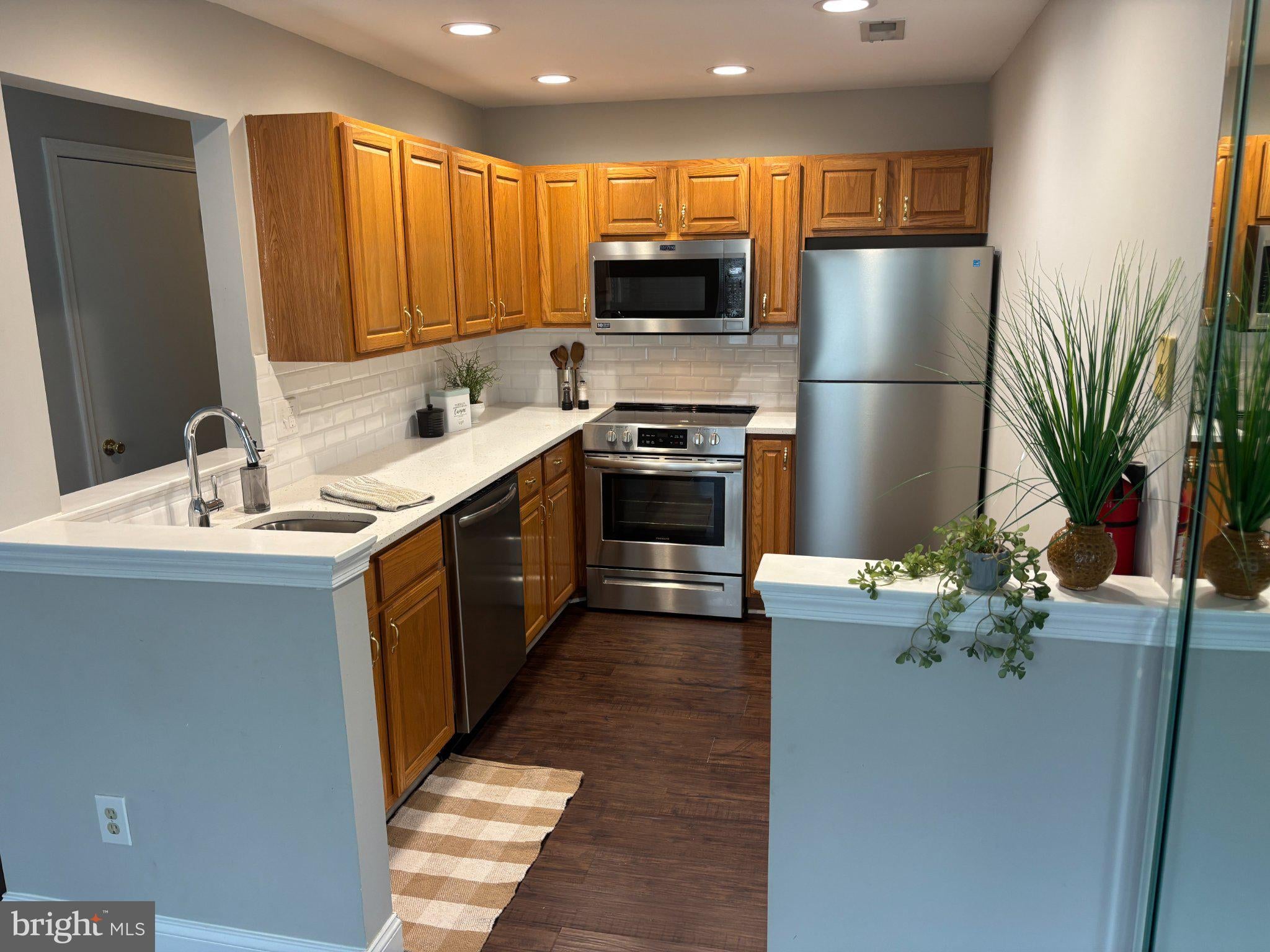 Property Search 1002 SQUIRREL ROAD