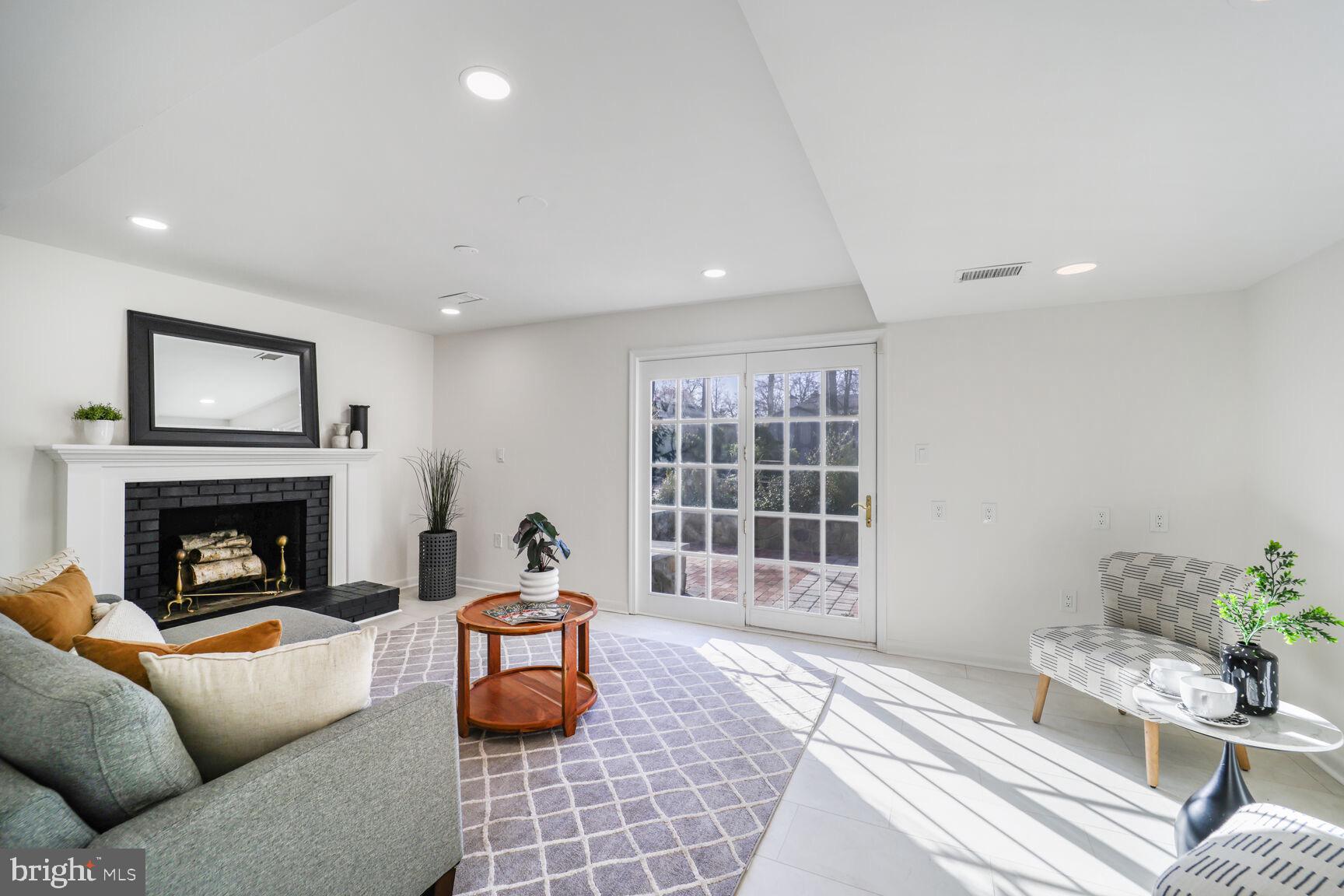 RIVERSIDE ESTATES - Residential