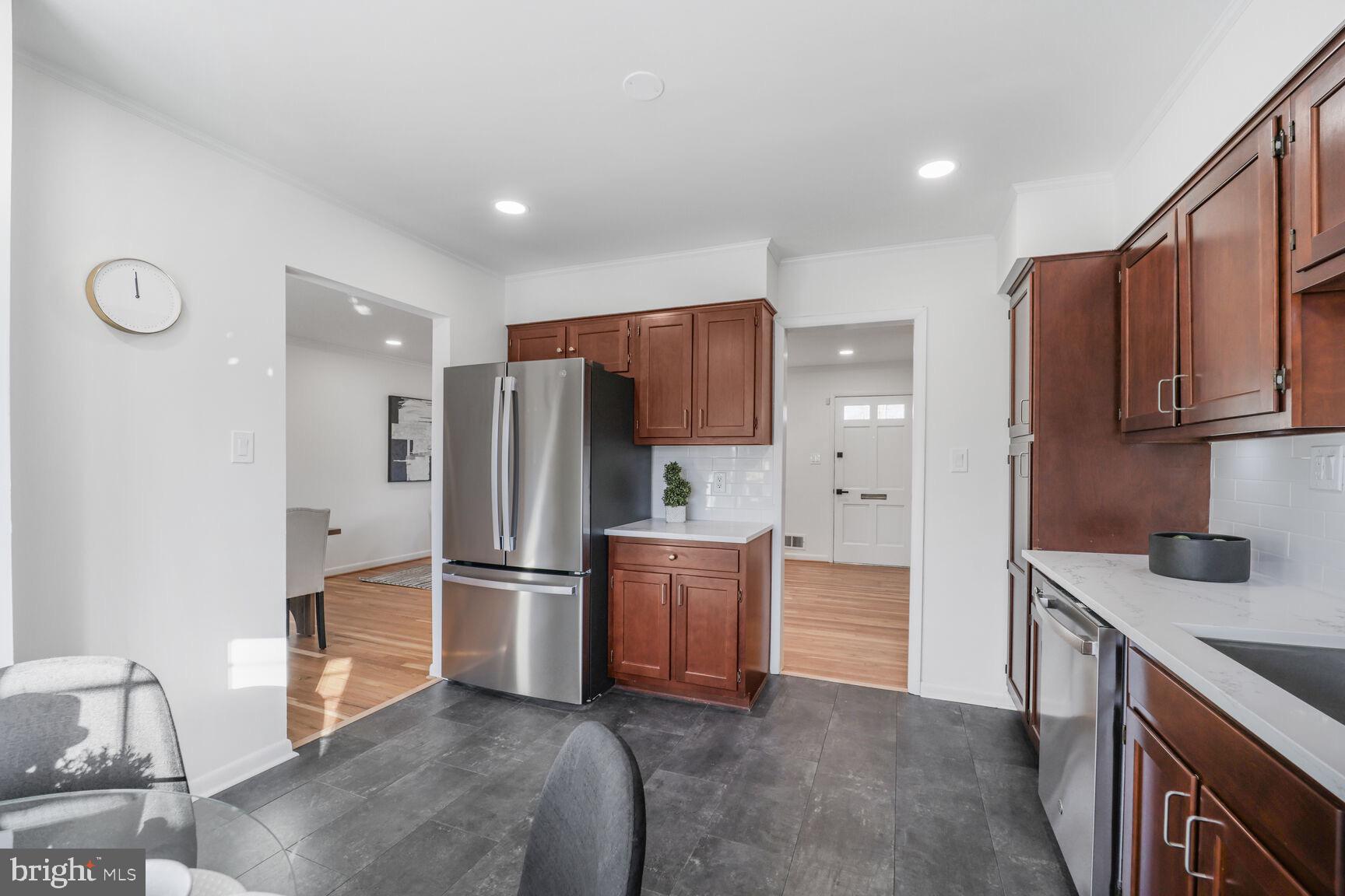 RIVERSIDE ESTATES - Residential