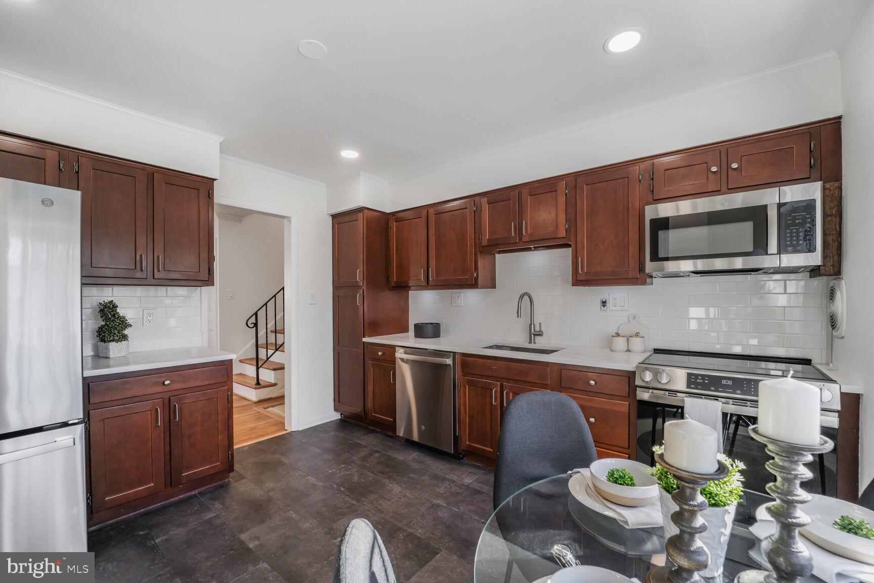 RIVERSIDE ESTATES - Residential