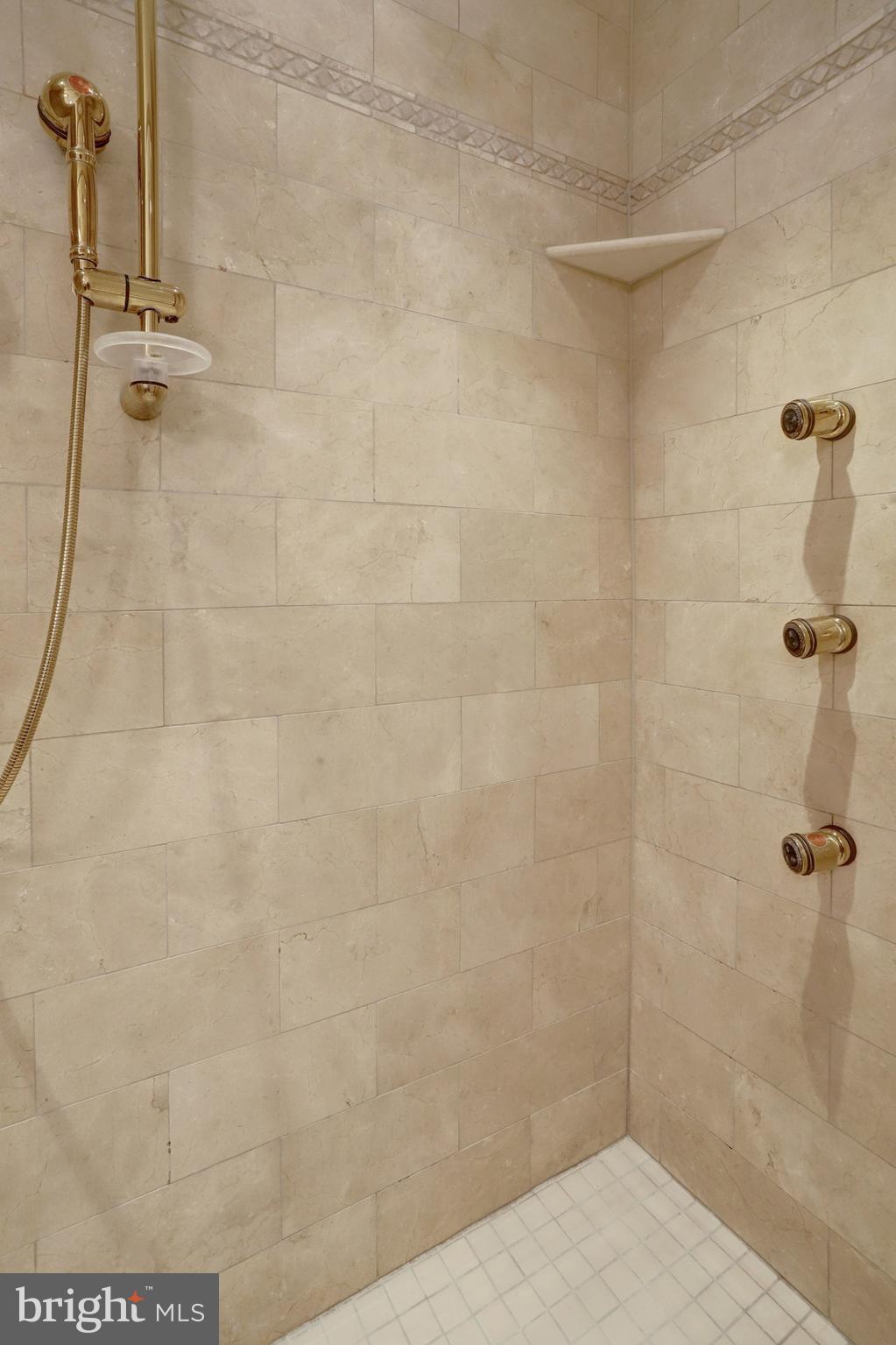 ROSSLYN - Residential