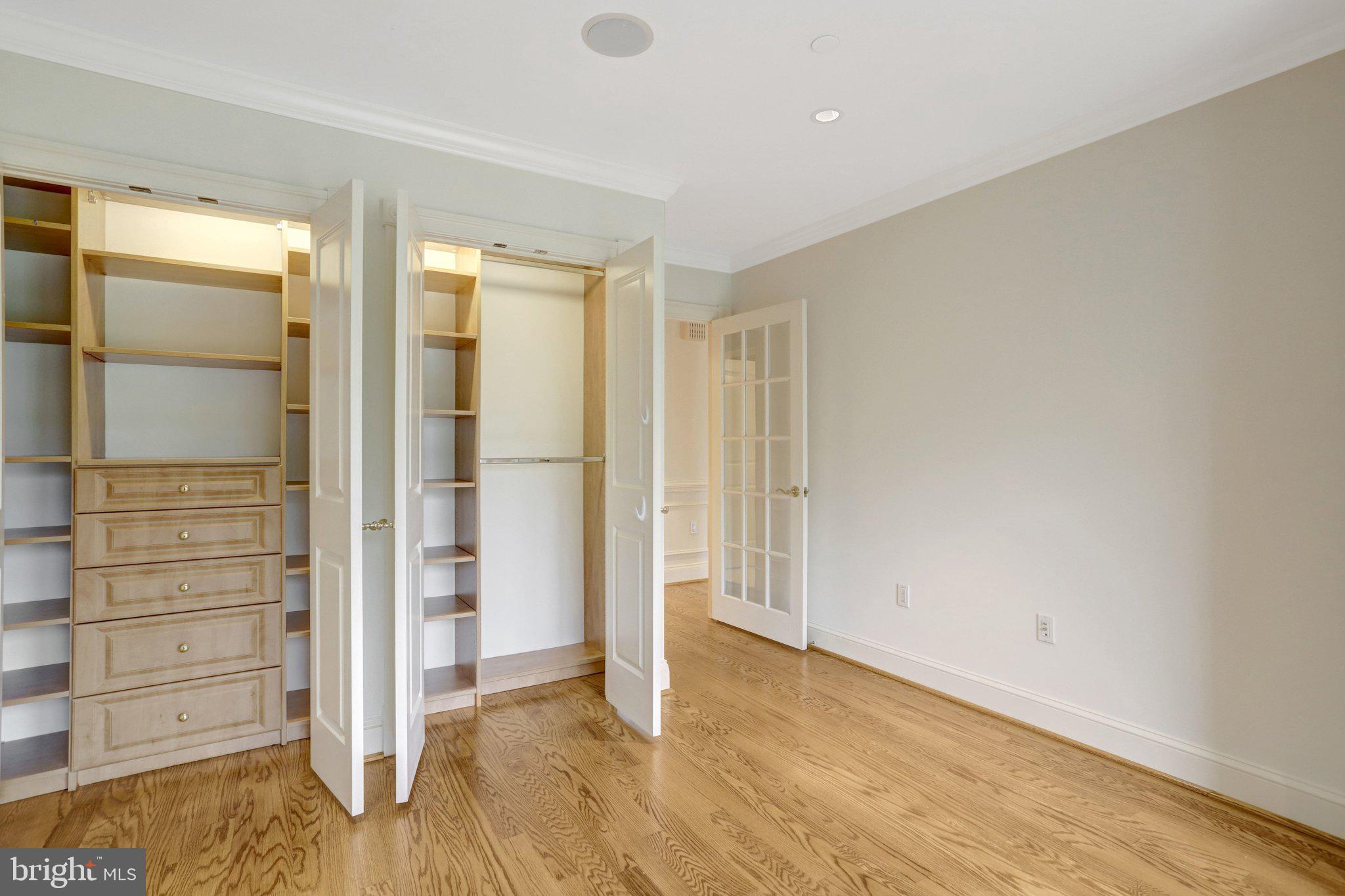 ROSSLYN - Residential