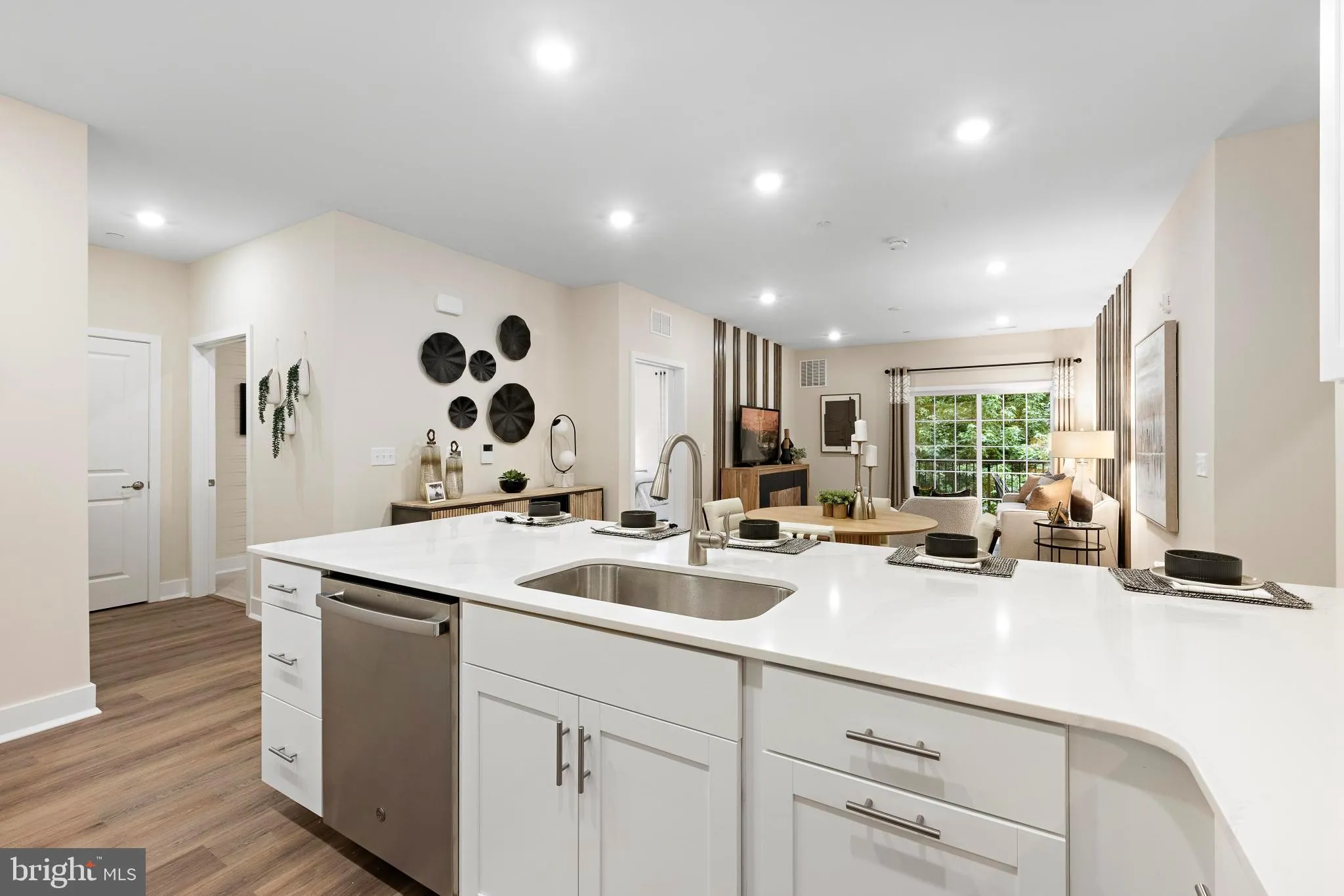 Monroe Township, New Jersey 08831, United States, 2 Bedrooms Bedrooms, ,2 BathroomsBathrooms,Residential,Active,172171