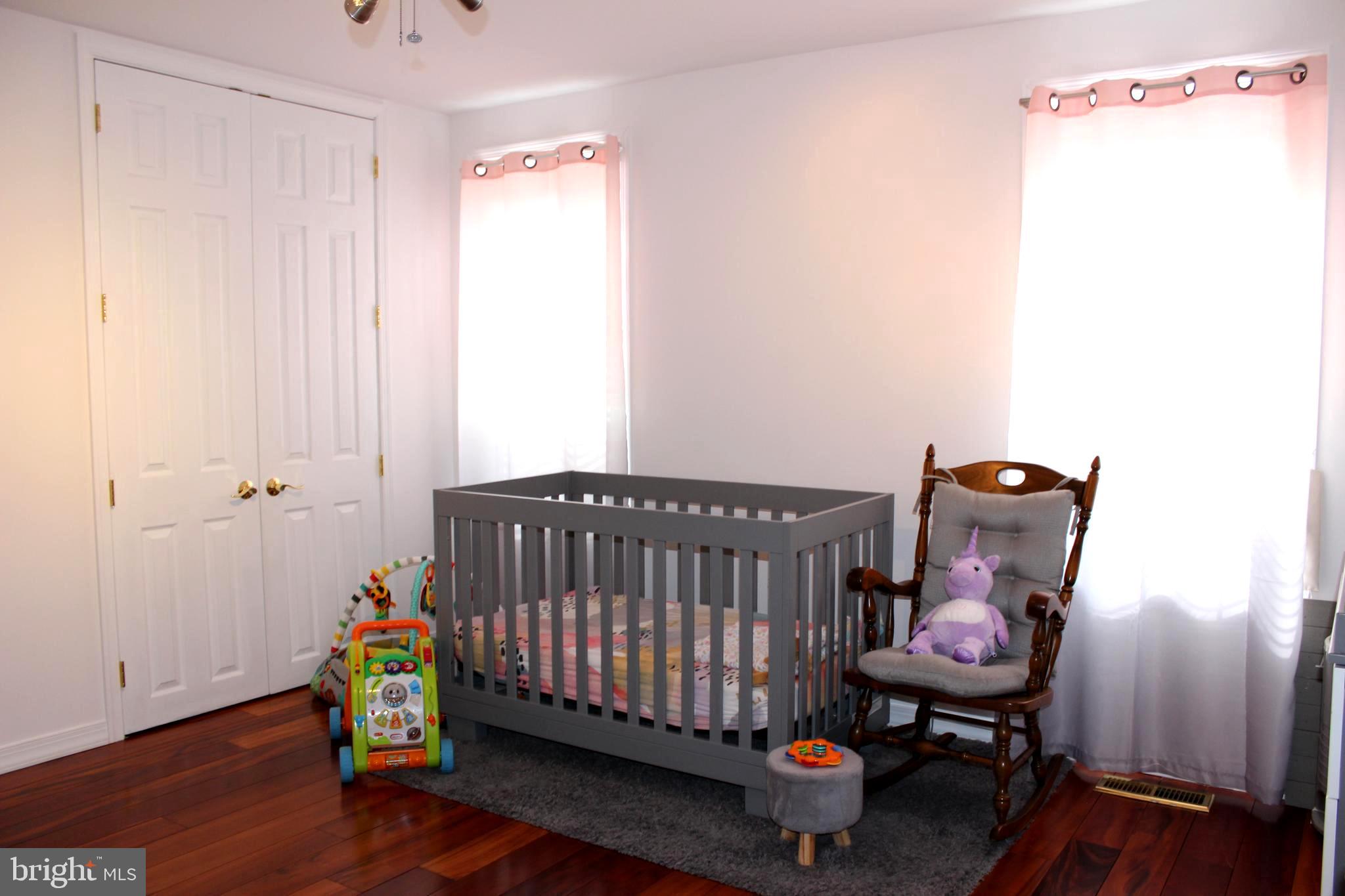 EAST FALLS - Residential Lease