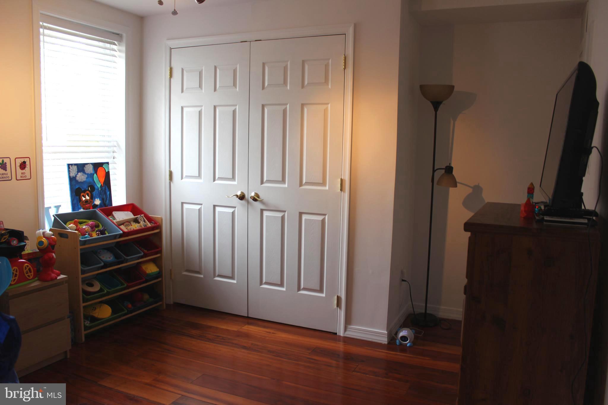 EAST FALLS - Residential Lease