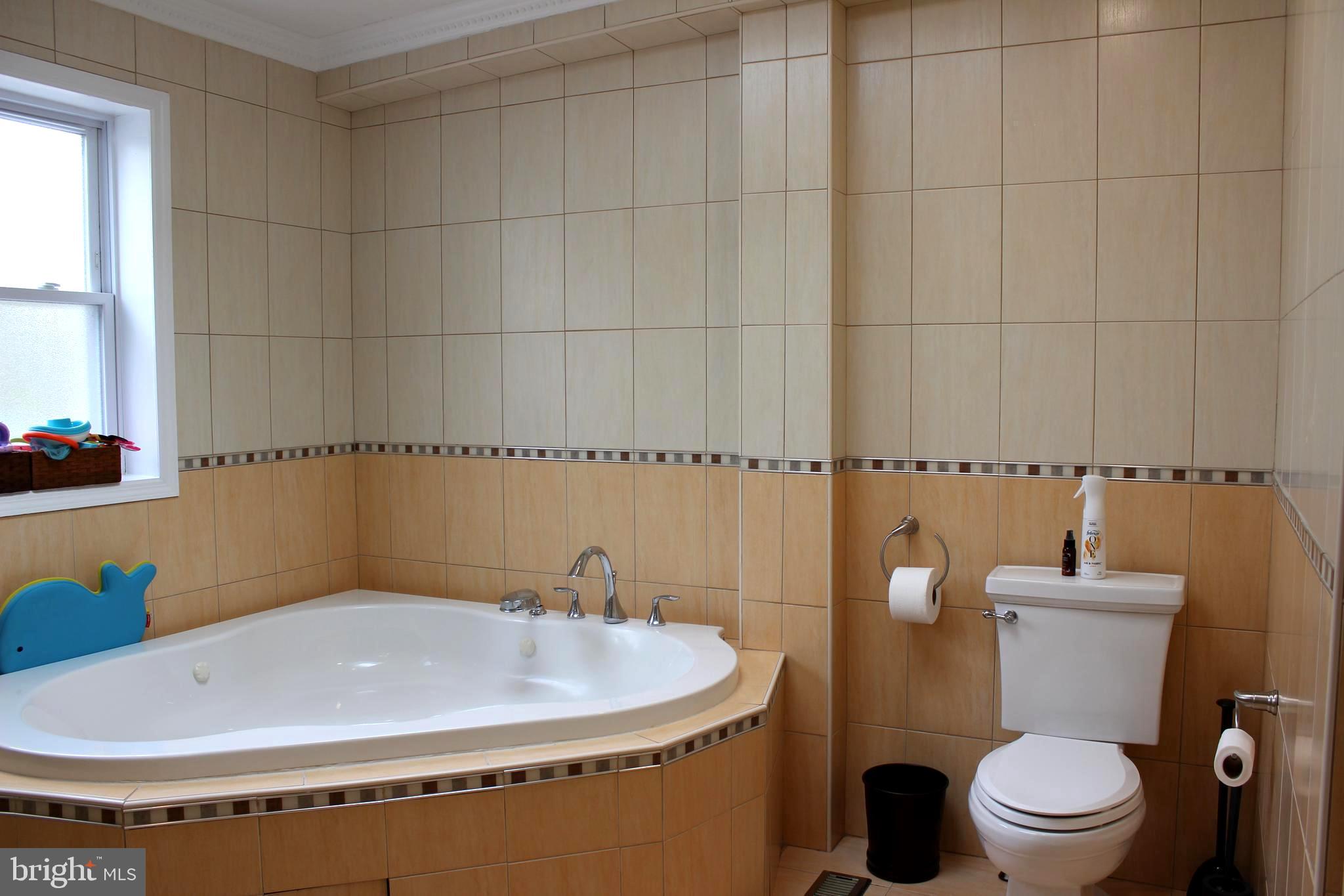 EAST FALLS - Residential Lease