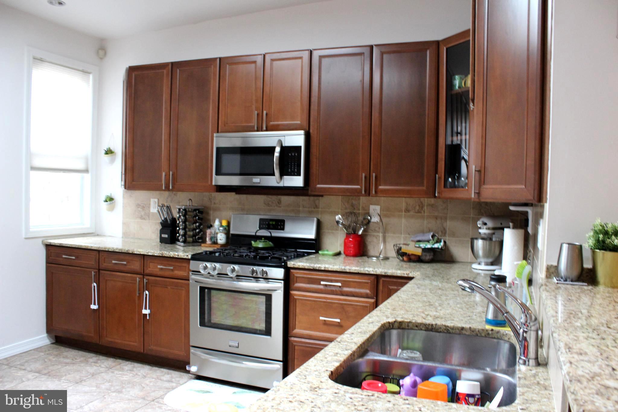 EAST FALLS - Residential Lease