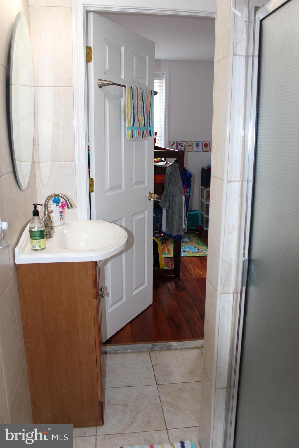 EAST FALLS - Residential Lease