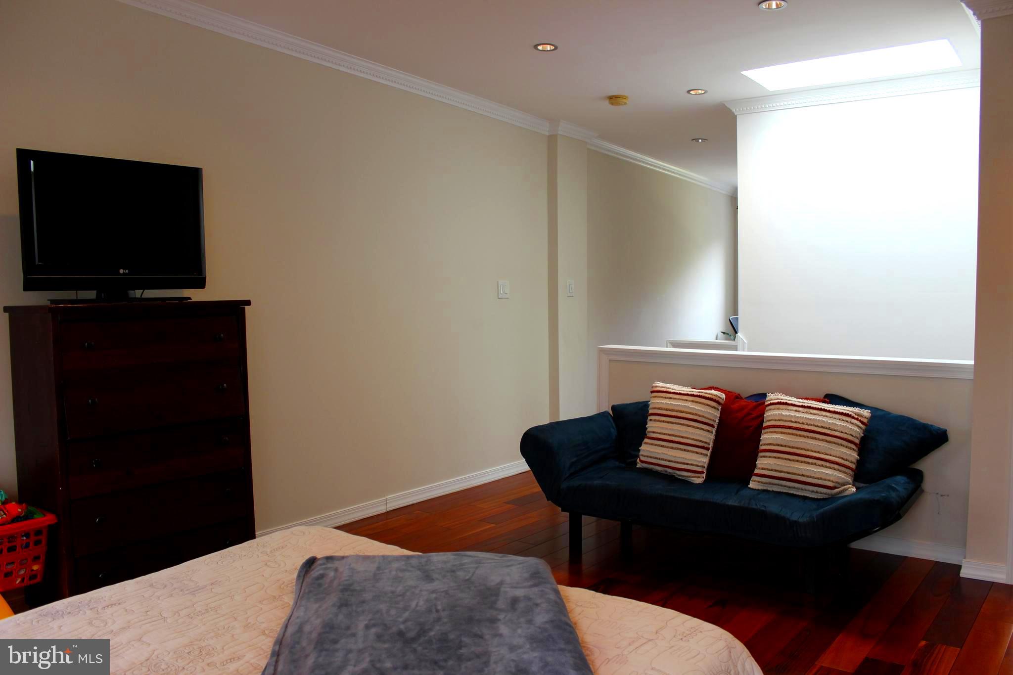 EAST FALLS - Residential Lease