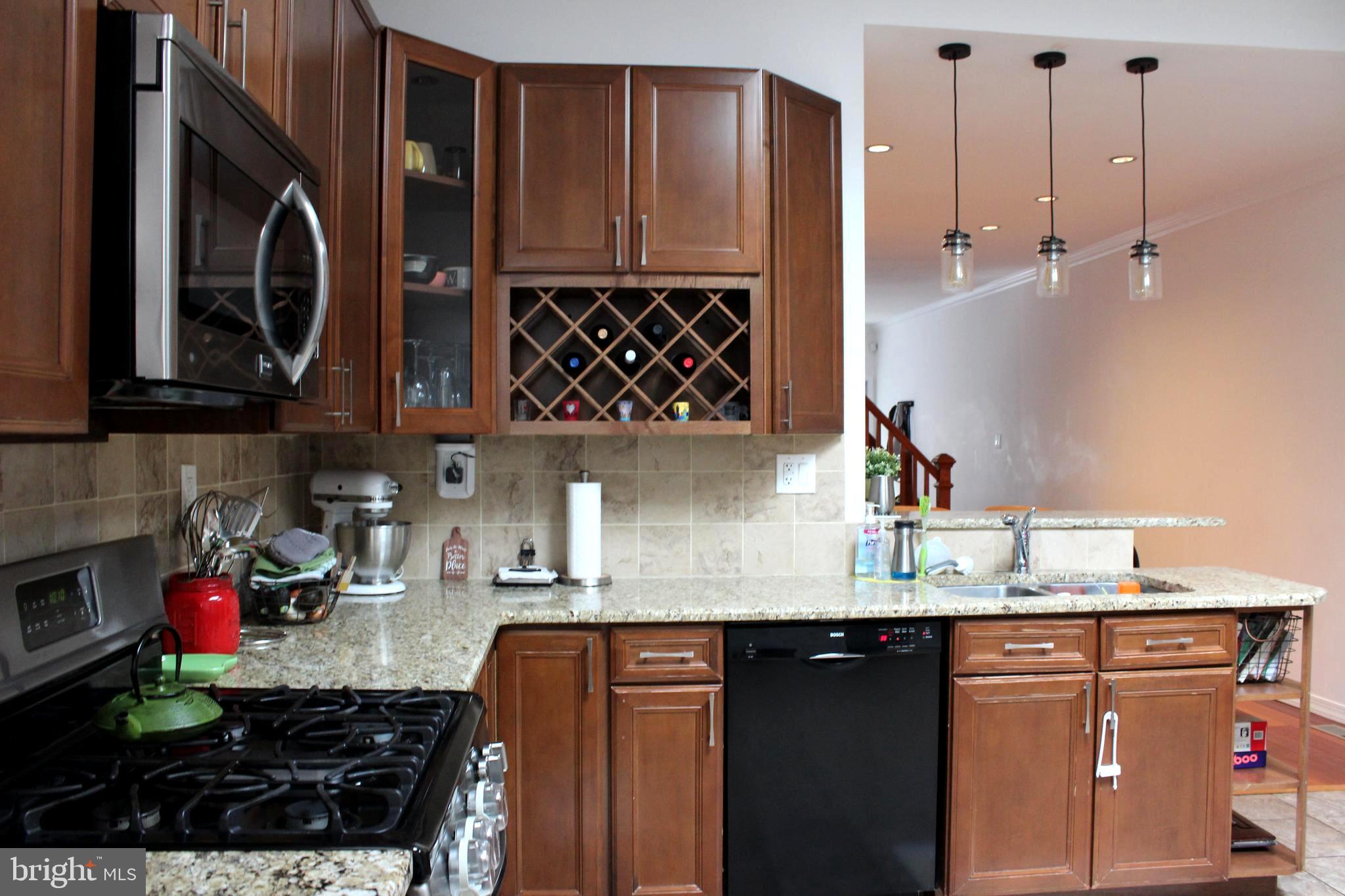 EAST FALLS - Residential Lease