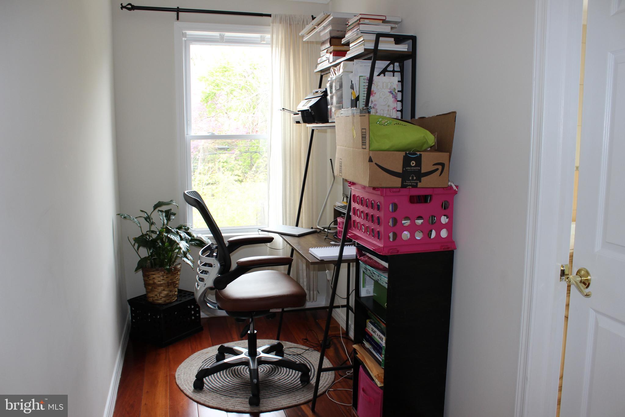 EAST FALLS - Residential Lease