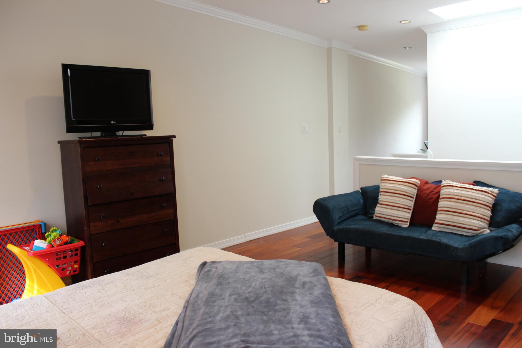 EAST FALLS - Residential Lease